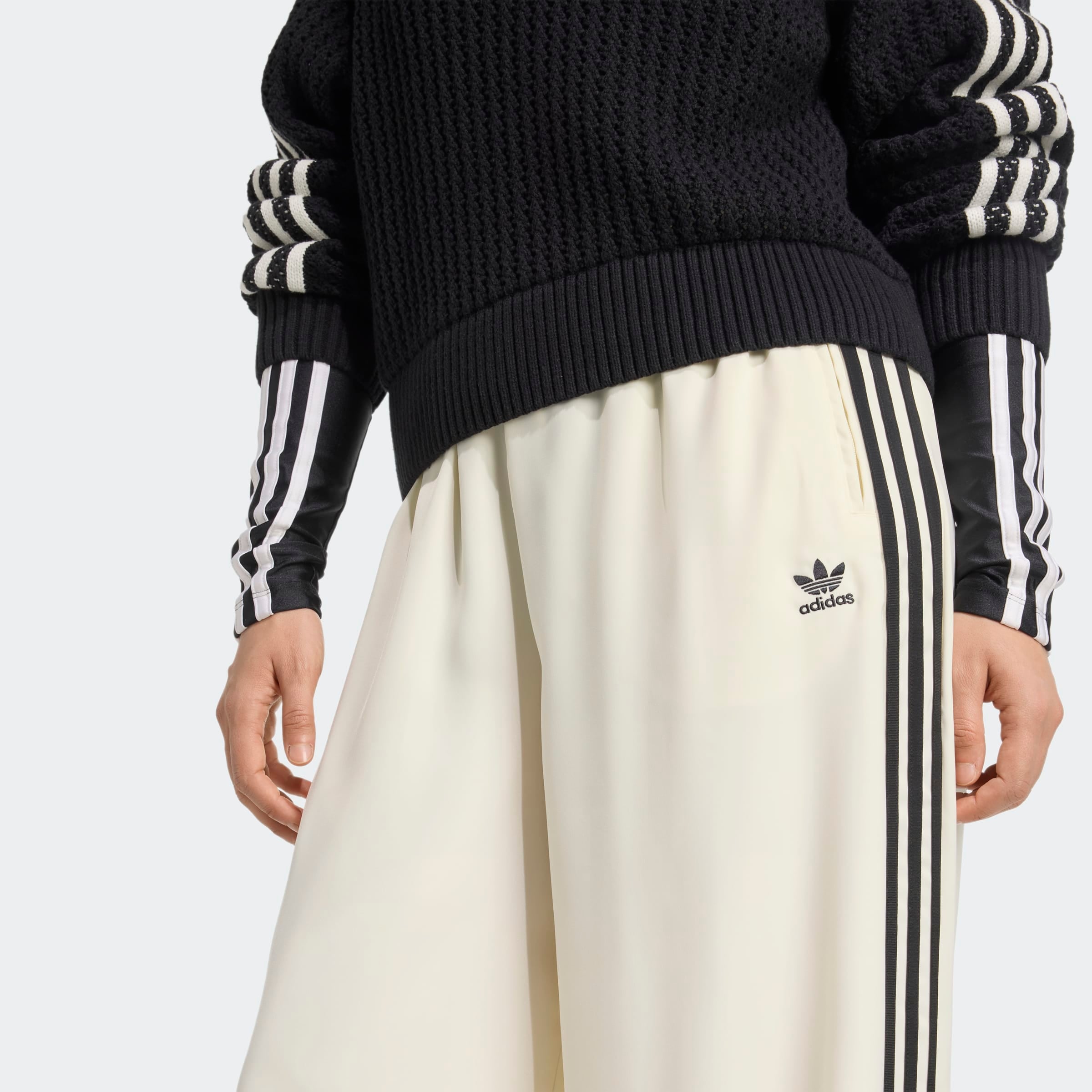 adidas Originals Sporthose »SATIN TP WL«  normal-weite Passform, sportlicher Stil, aus Polyester und Elasthan