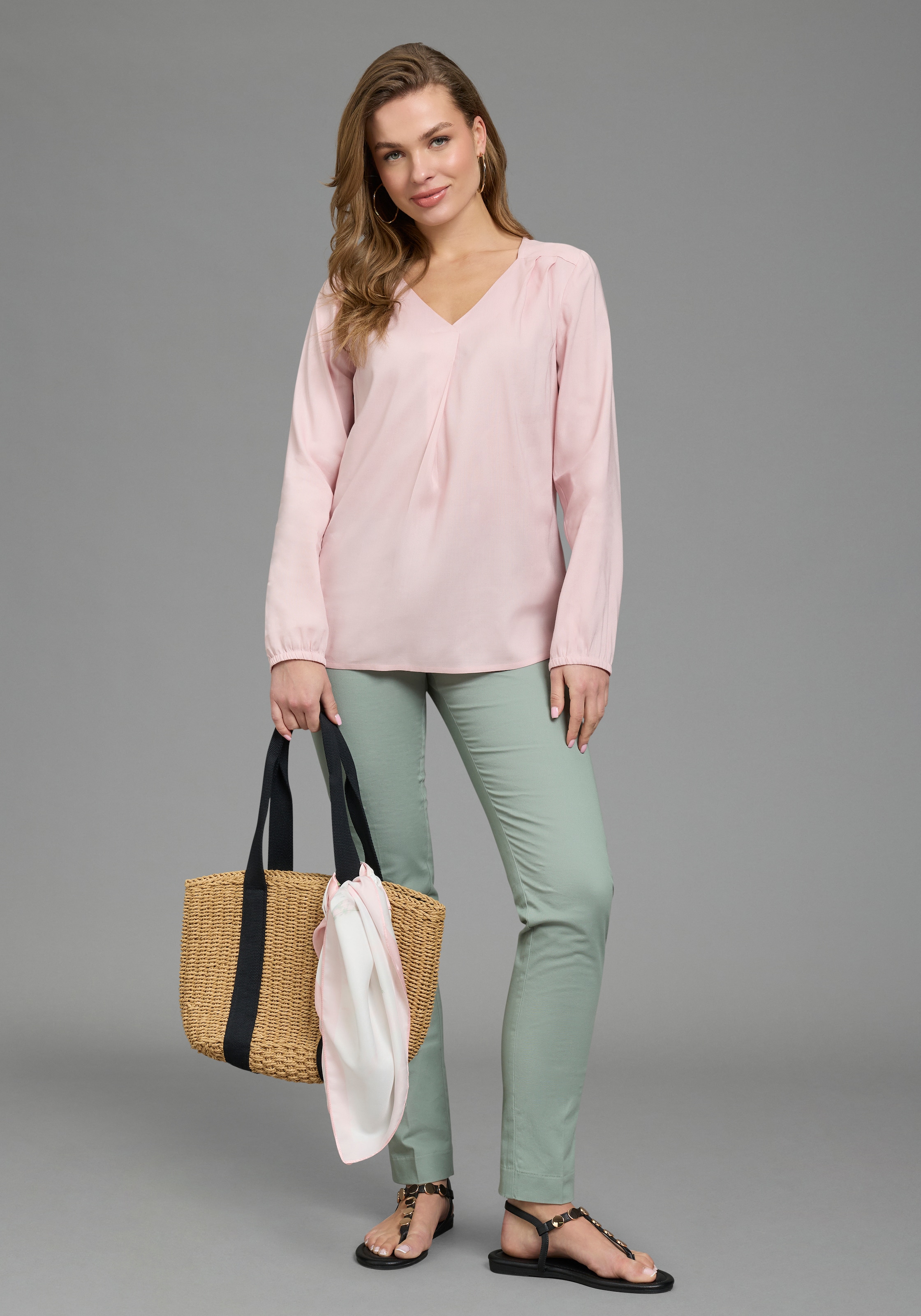DELMAO Schlupfbluse femininer Stil, Langarm, aus Viskose, mit V-Ausschnitt