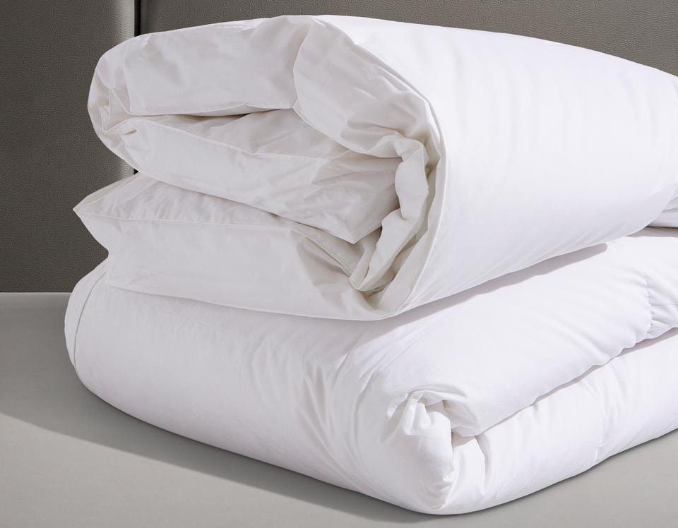 Excellent Daunenbettdecke »VENEDIG, Bettdecken für Sommer und Winter, Decke«, polarwarm, Füllung 90% Daunen, 10% Federn, Bezug 100% Baumwolle, (1 St.), Bettdecke 135x200 cm, 155x220cm und weitere Grössen, Made in Germany