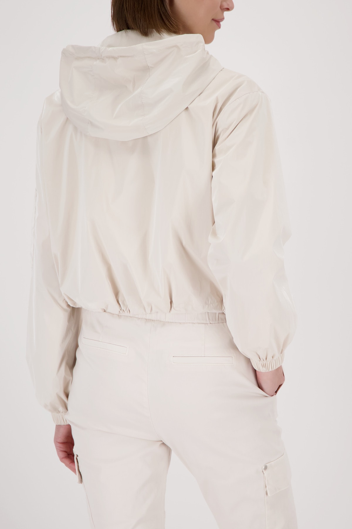 Monari Veste courte »Basic Glanznylon« mit Kapuze Regular fit mit Reissverschlusstaschen