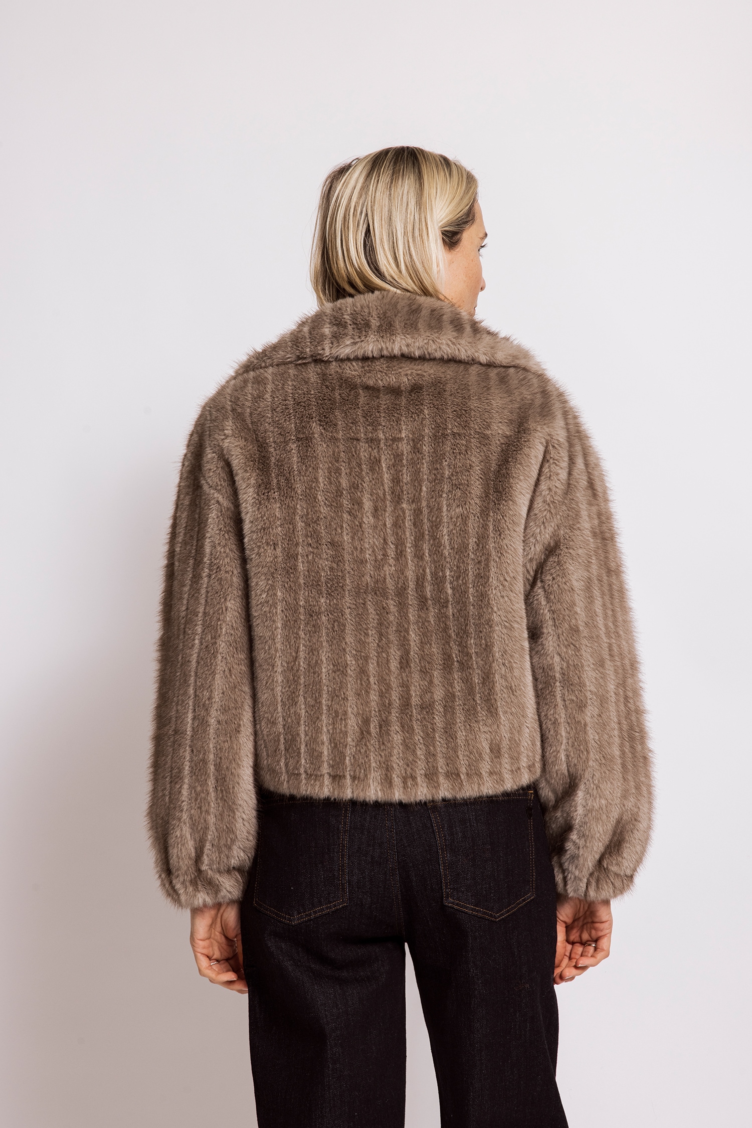 Zhrill Kurzblazer »CHARLA« Fellimitat-Jacke, Reverskragen,  Casual Stil, bequeme Passform