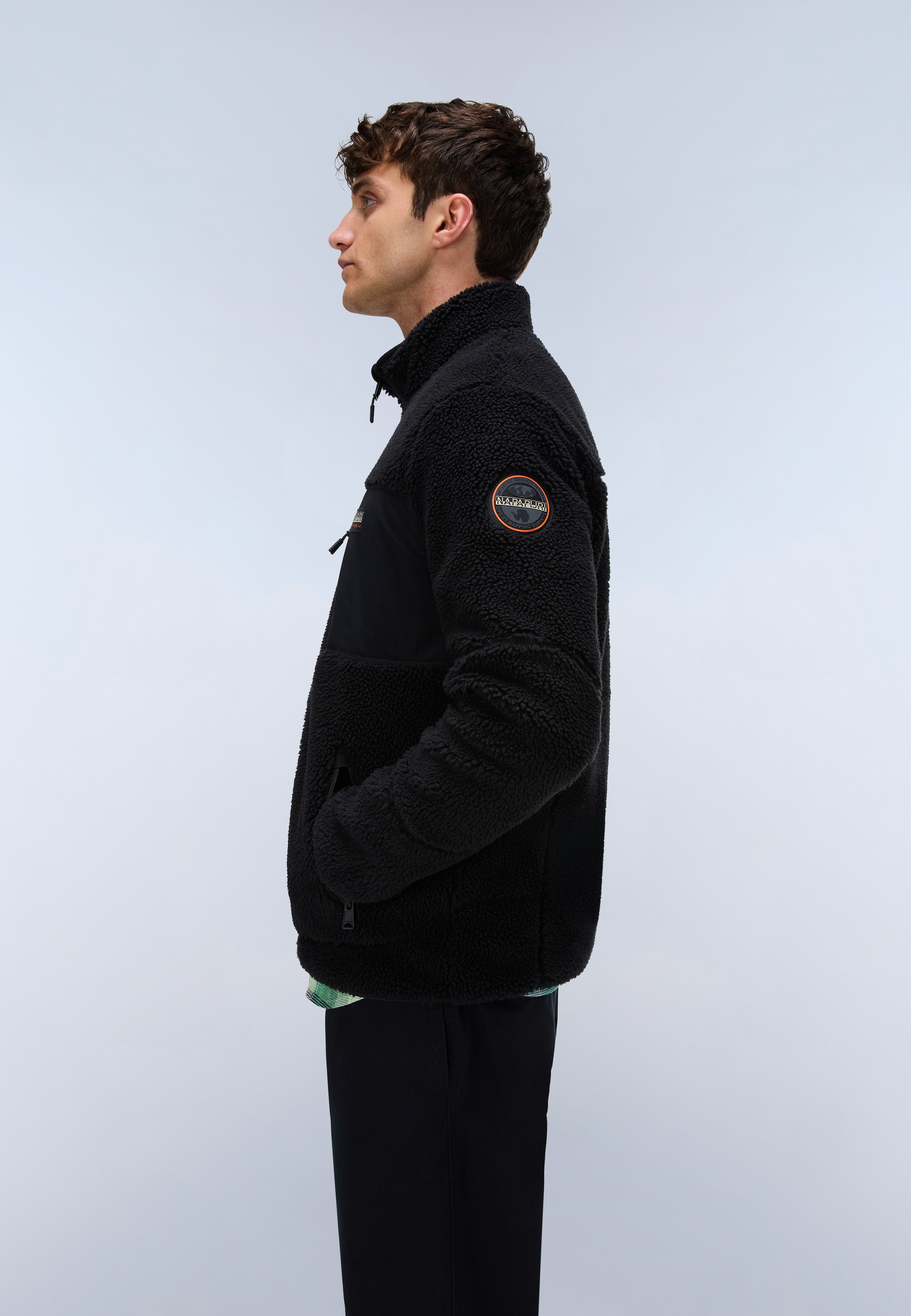 Napapijri Veste polaire »YUPIK FZ 5 BLACK BEAUTY« au style sportif, comme couche intermédiaire flexible, matériau léger