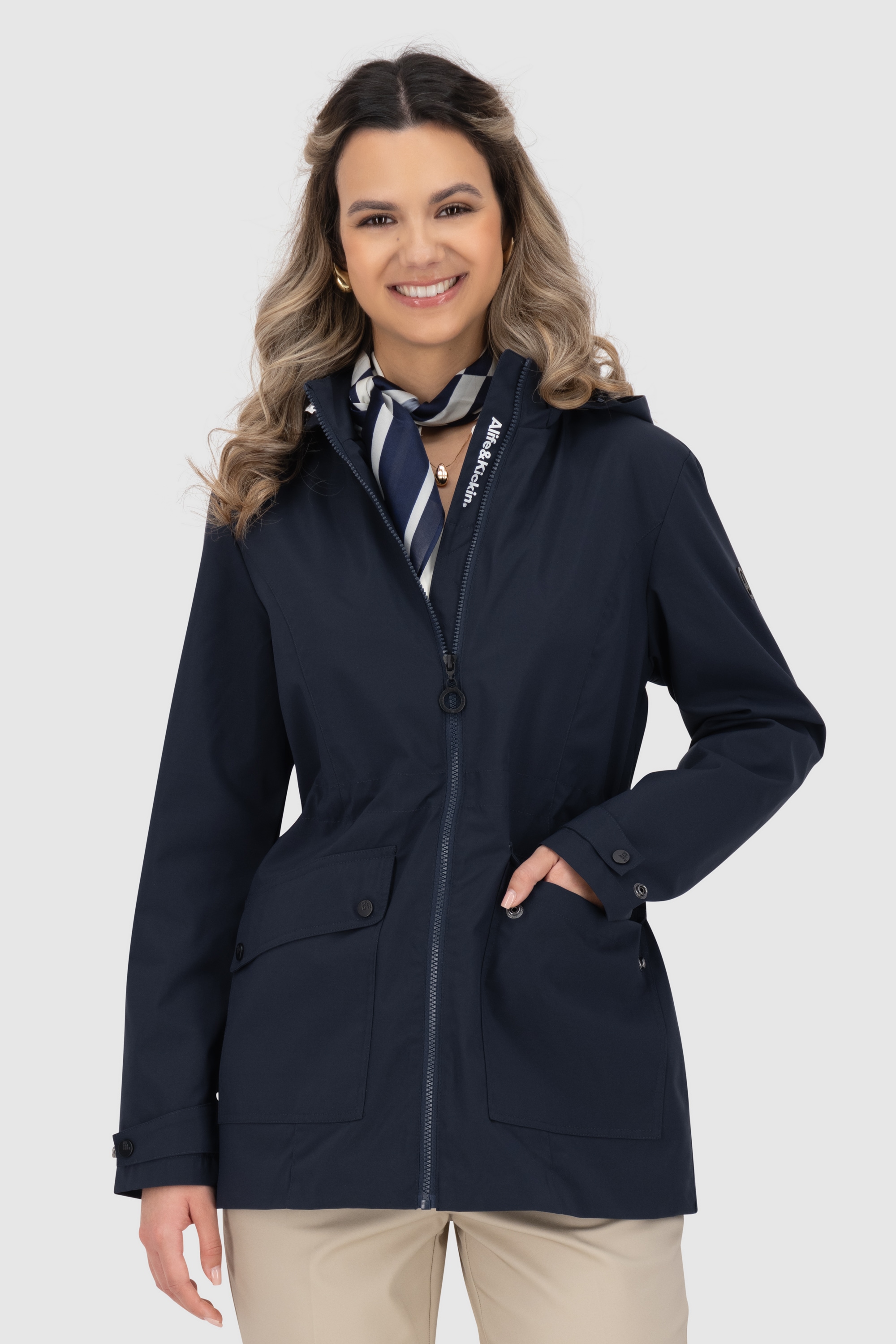 Alife & Kickin Parka »LeiaAKA« mit Kapuze mit Kapuze, aufgesetzten Taschen und Band zum Taillieren