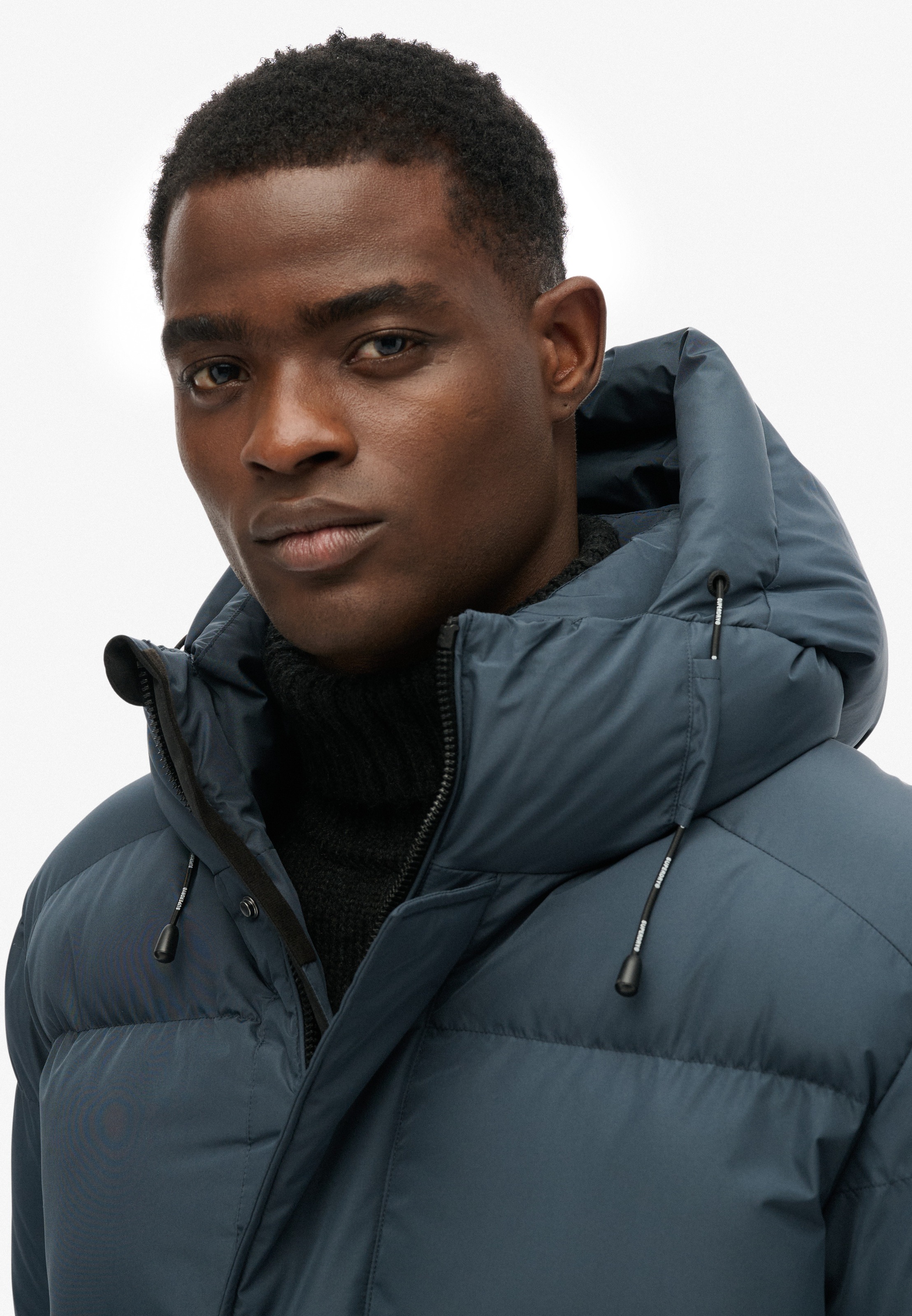 Superdry Steppjacke »HOODED SPORTS PUFFER MID JKT« mit Kapuze Kunstfaser, relaxed fit
