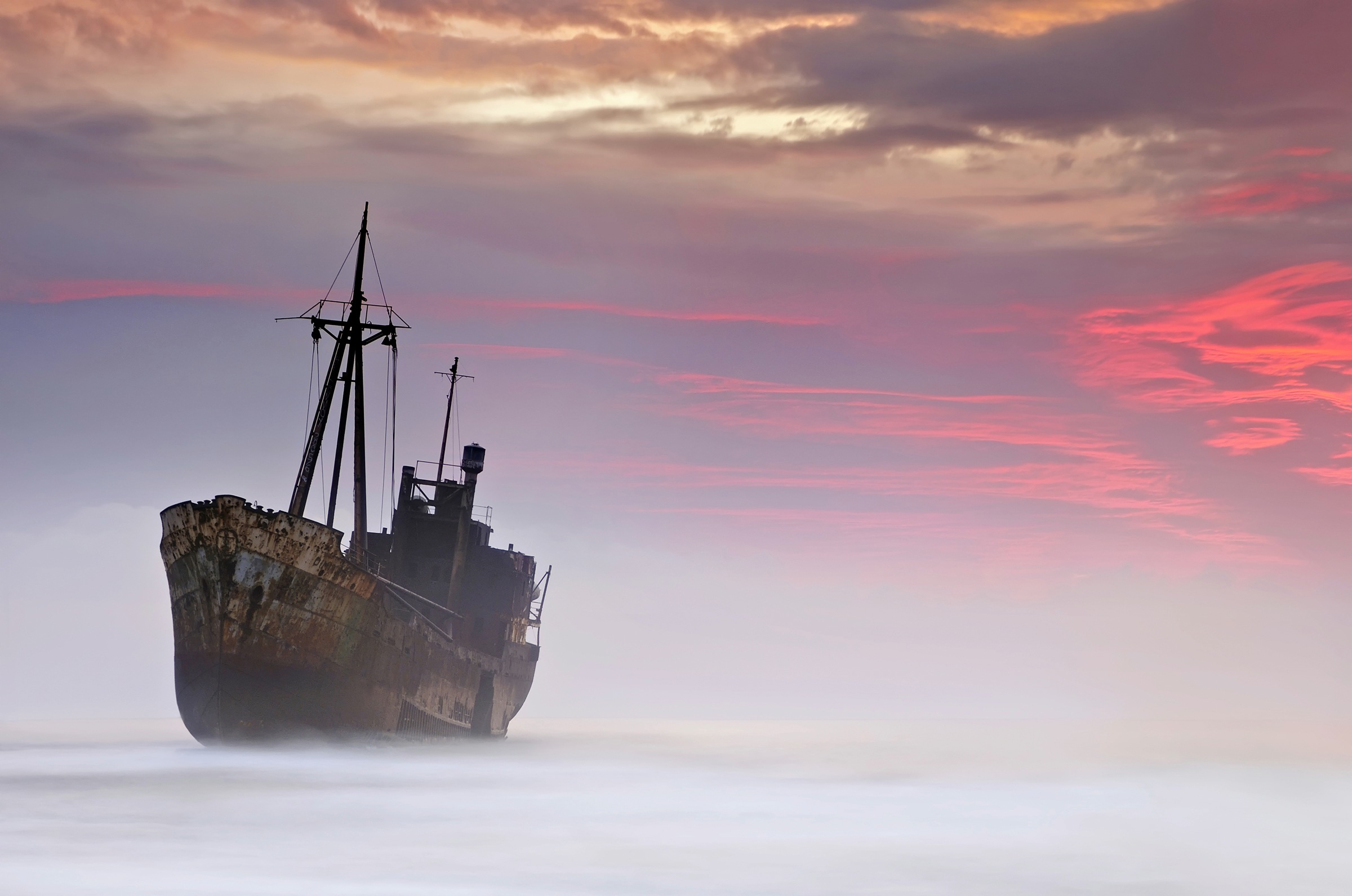 Image of Papermoon Fototapete »Photo-Art MARIA KAIMAKI, DER DUNKLE REISENDE«, Vliestapete, hochwertiger Digitaldruck, inklusive Kleister bei Ackermann Versand Schweiz