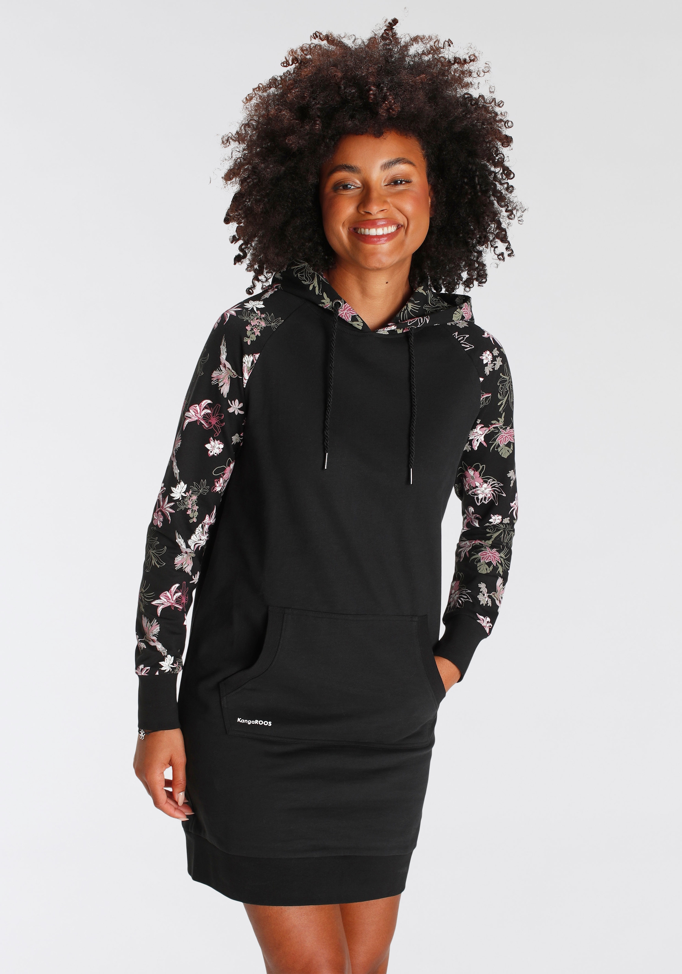 Image of KangaROOS Sweatkleid Kängurutasche knielang, figurumspielend, aus angerauter Sweatware, mit Kapuze