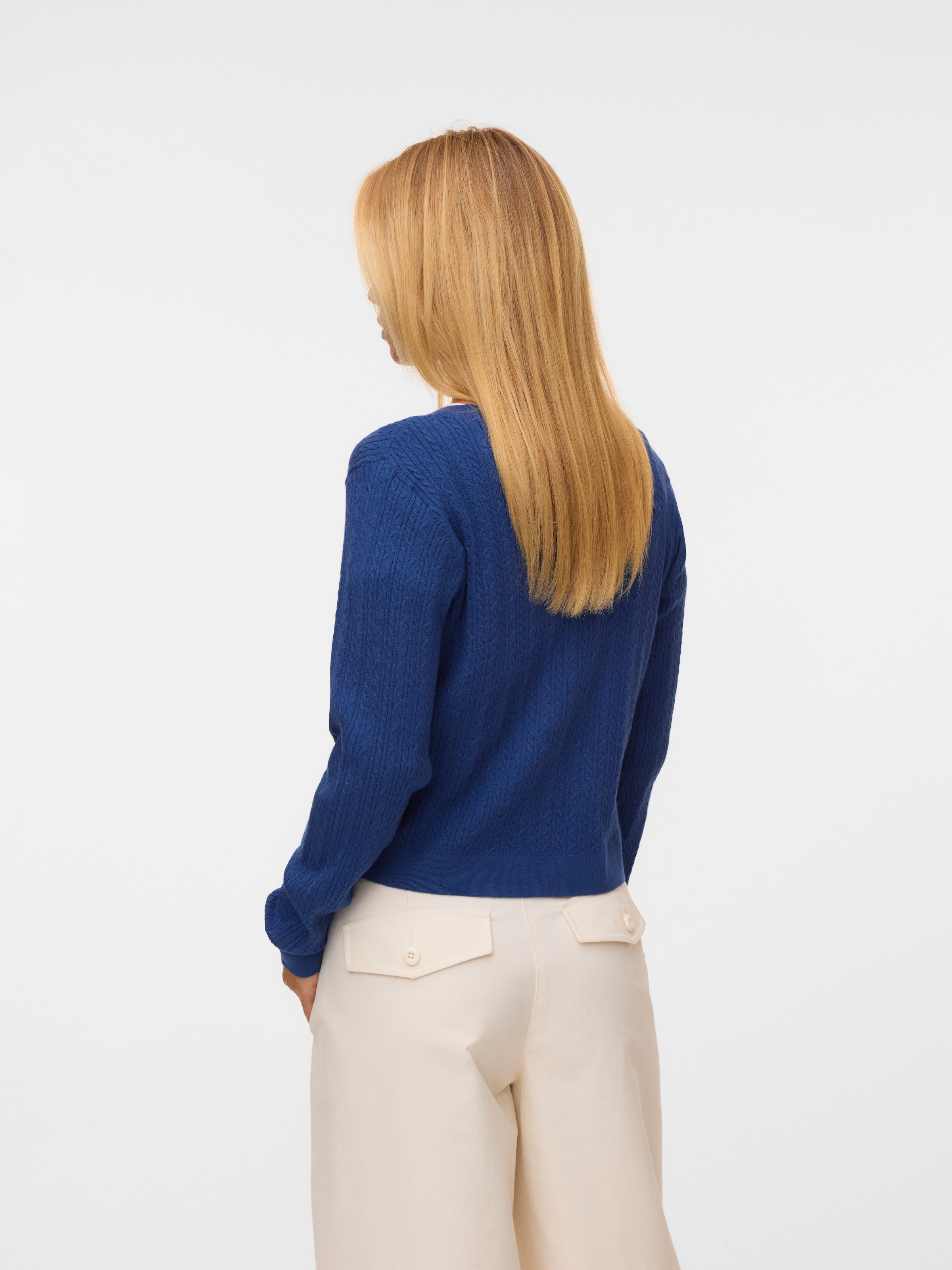 Vero Moda Veste en tricot »VMGOLD CABLE LS O-NECK CARDIGAN« mélange viscose, coupe régulière