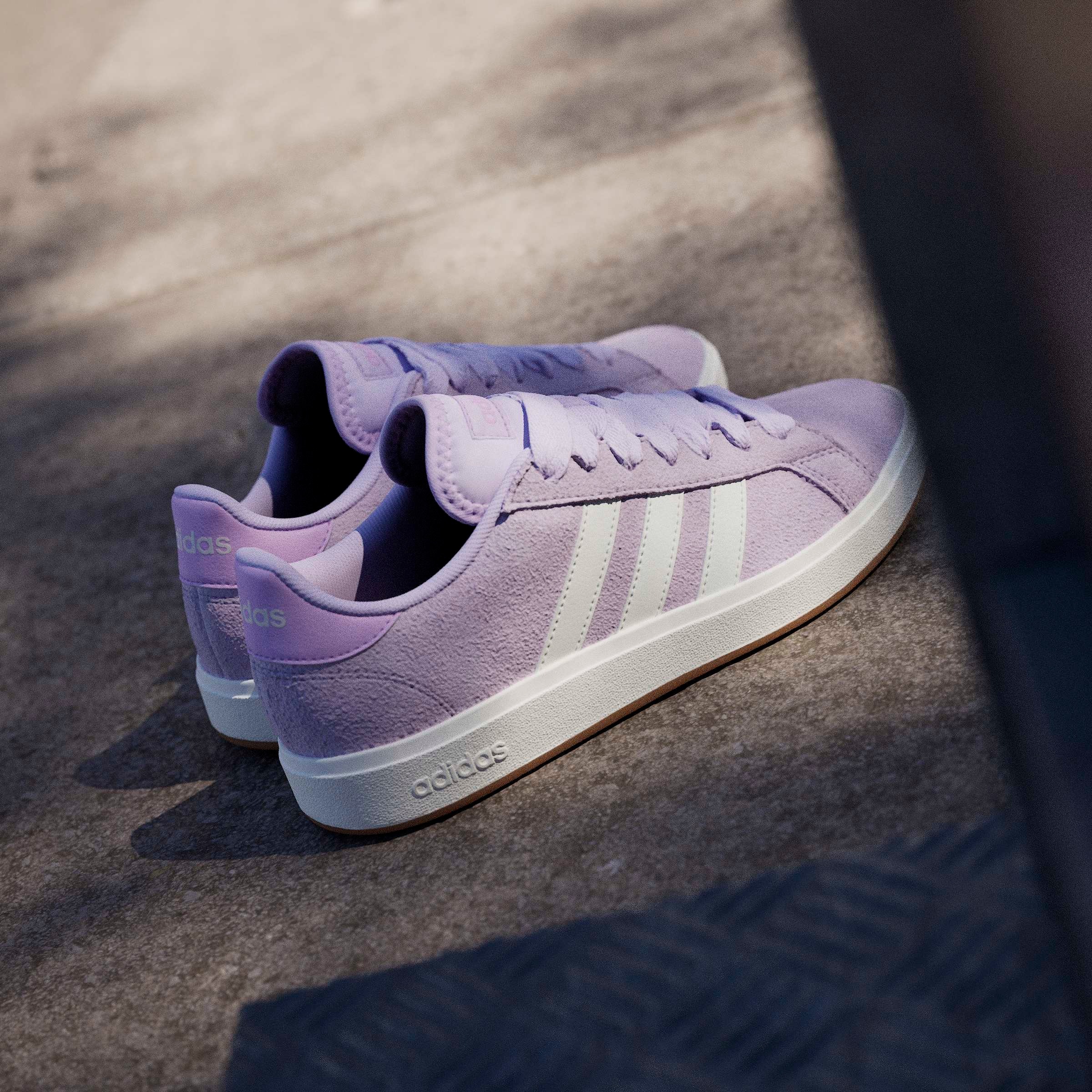 adidas Sportswear Sneaker »GRAND COURT BASE 00S«  Design auf den Spuren des adidas Campus 00