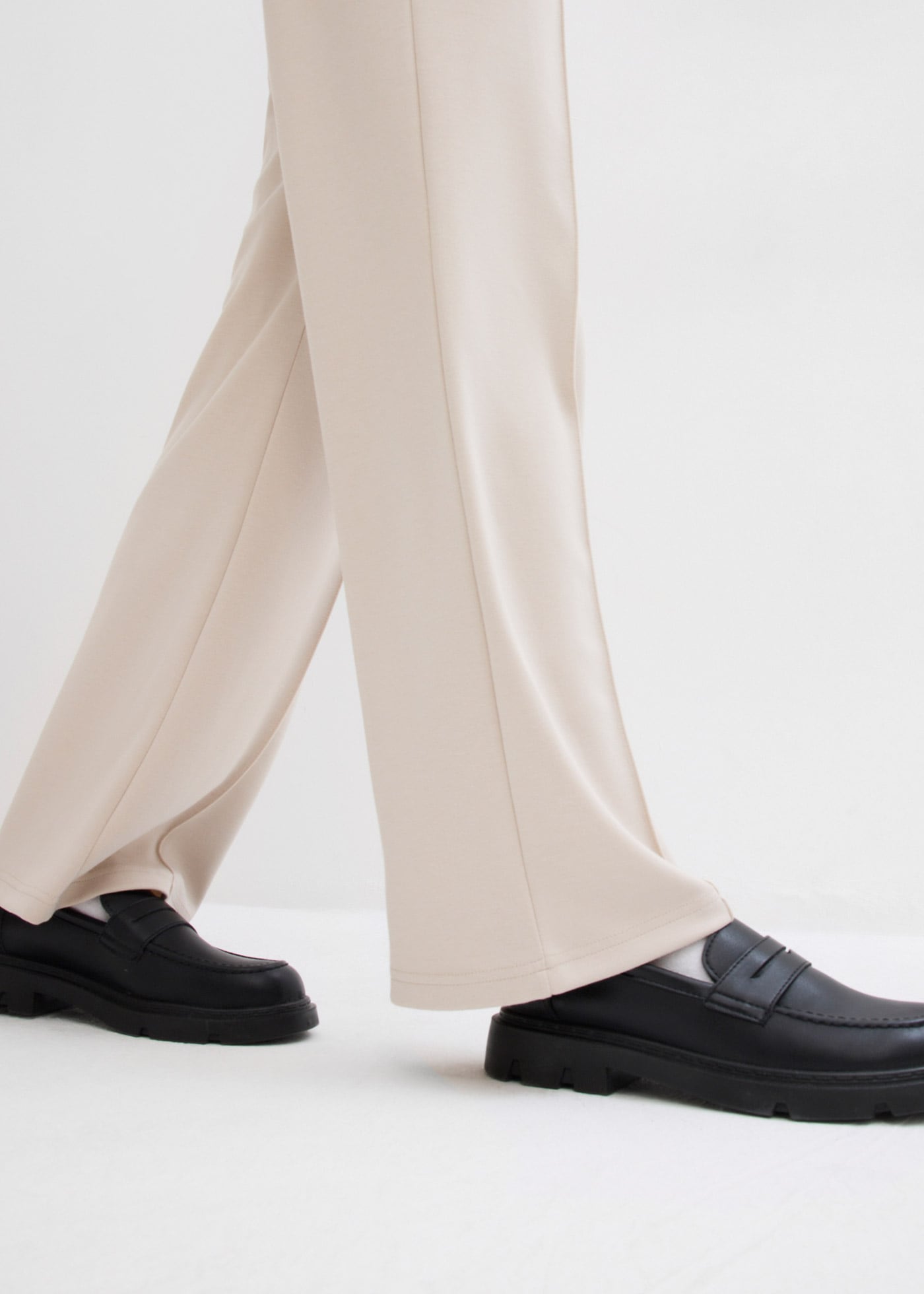 bonprix Pantalon sweat  avec nervure, coupe classique, avec une part d'élasthanne