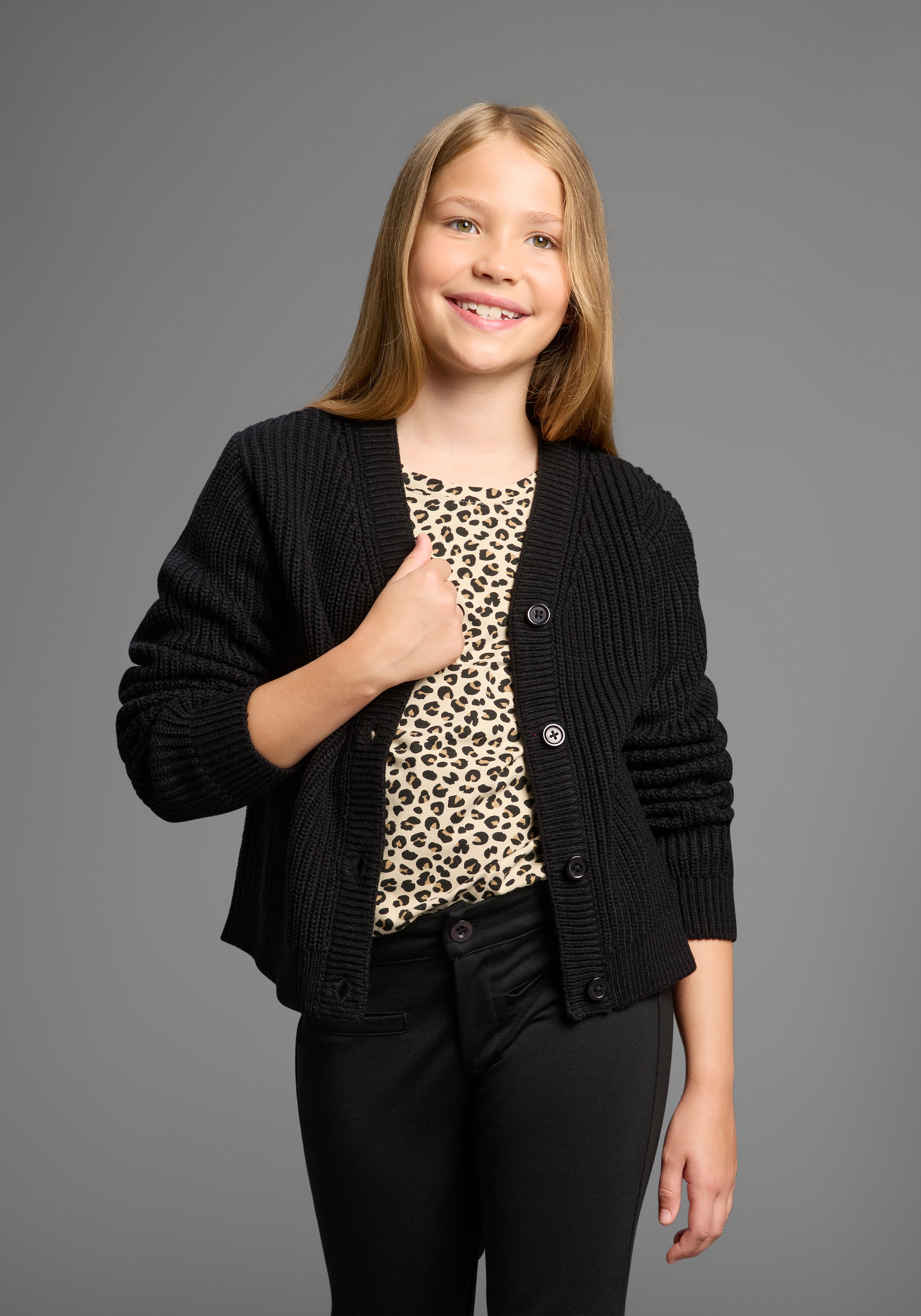KIDSWORLD Veste en tricot »Strickjacke Basic-Style« Strickjacke, toll zu allem zu kombinieren