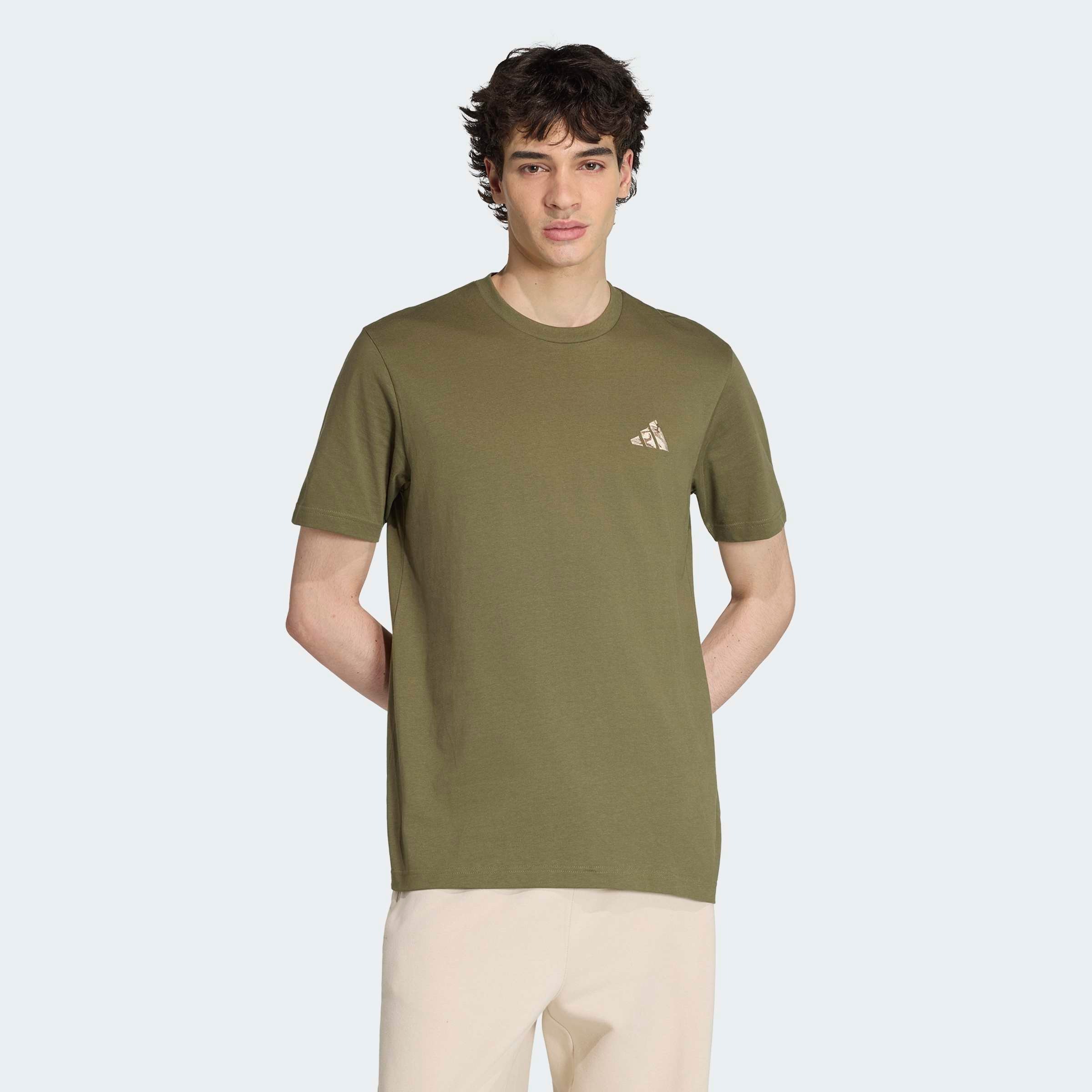 adidas Sportswear T-Shirt »CAMO GRAFIK, KLEINE LOGOSTICKEREI«