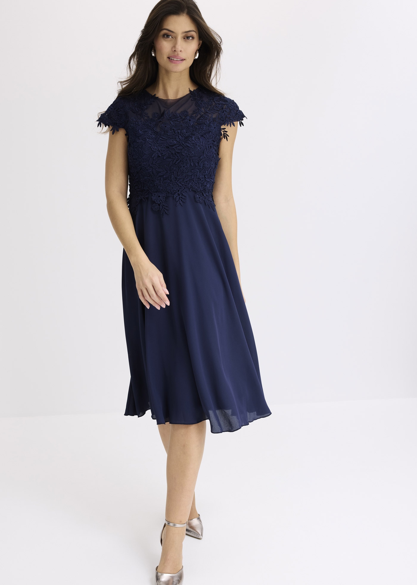 Image of bonprix Midikleid festlicher Stil, aus Tüllmaterial mit Spitze, ausgestellte Passform