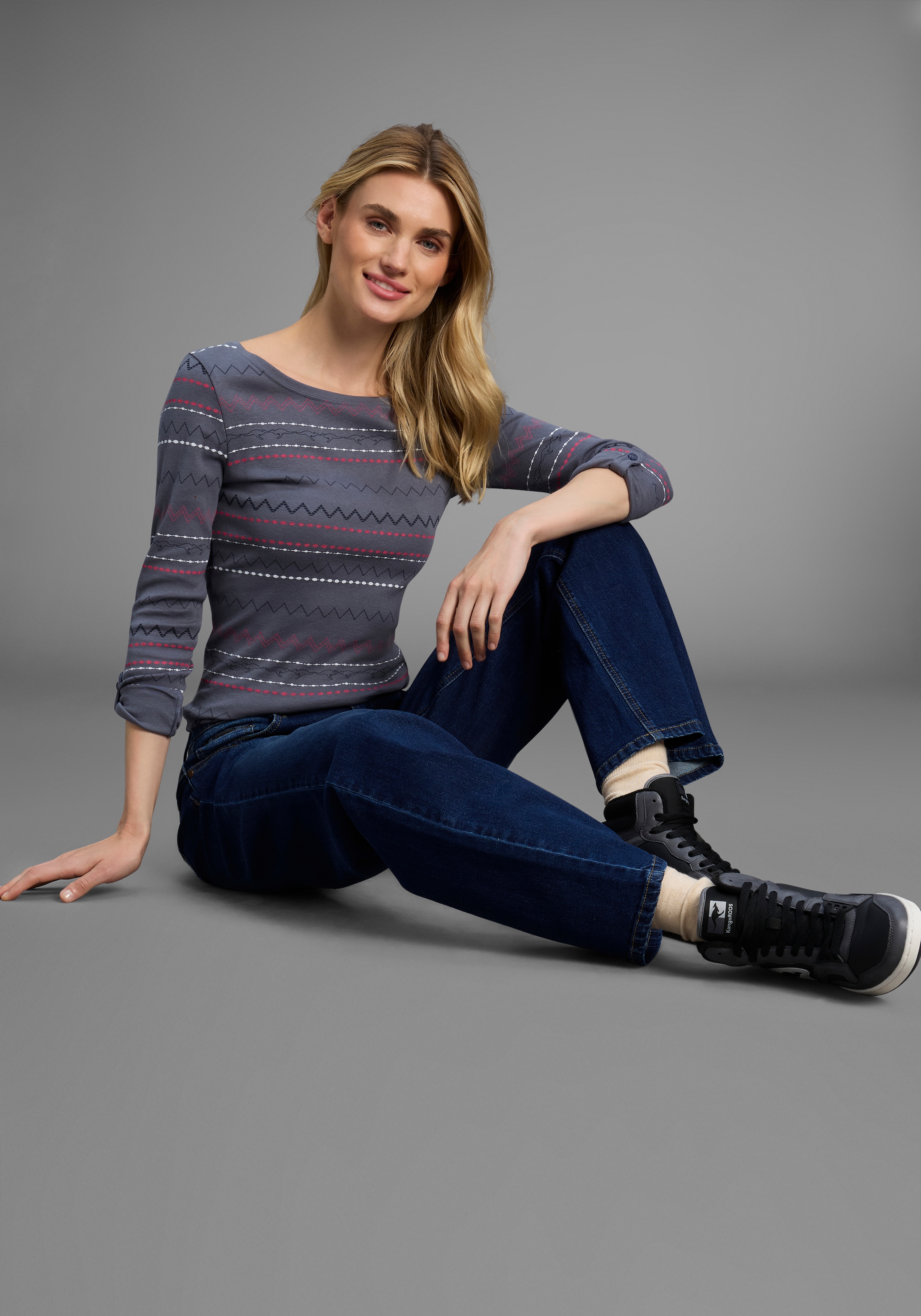 KangaROOS Langarmshirt, sehr figurbetonte Passform, mit Zick-Zack-Muster, aus 100% Baumwolle