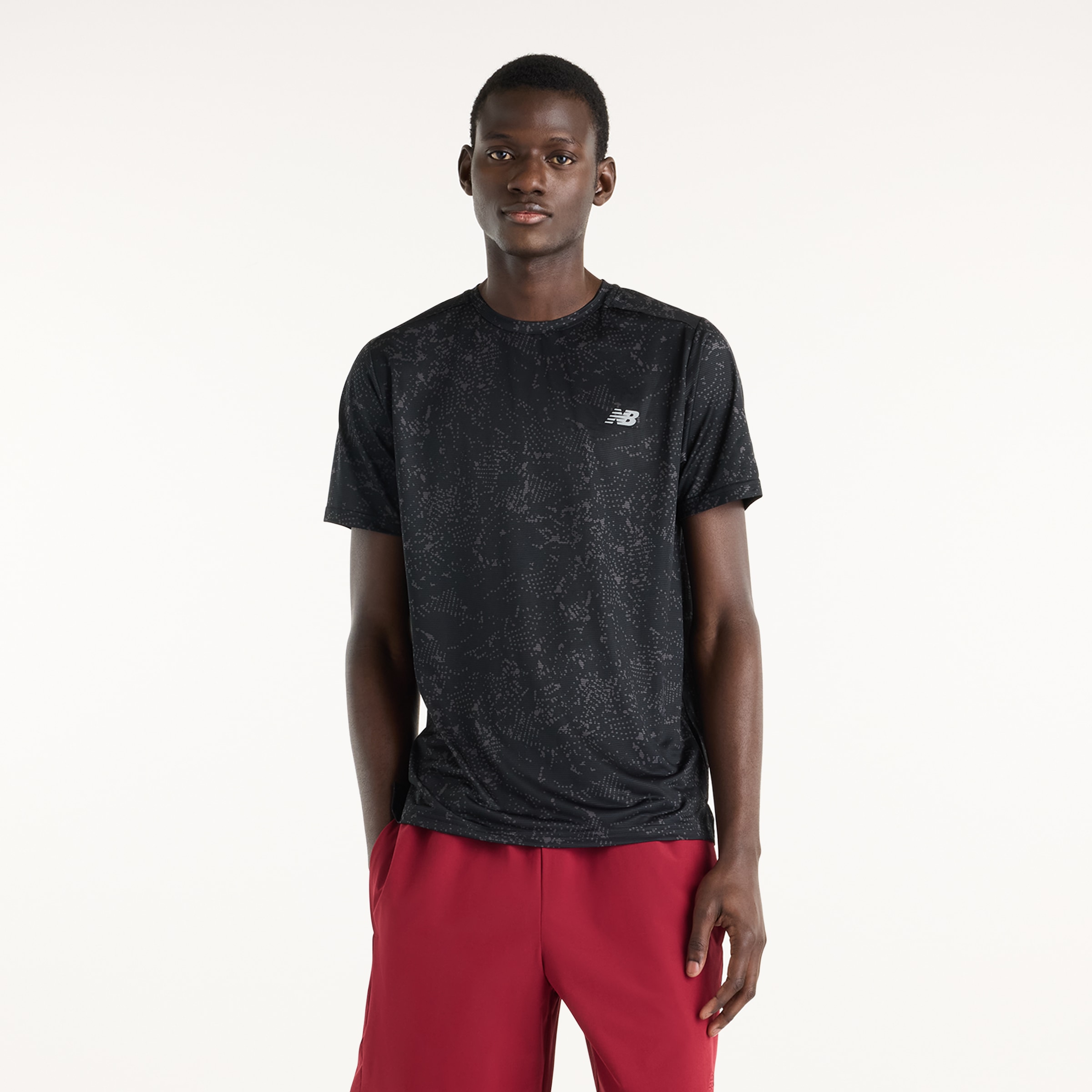 Image of New Balance Laufshirt "SPORT ESSENTIAL PRINTED T-SHIRT" für Lauftraining und vielseitige Aktivitäten, aus Polyester