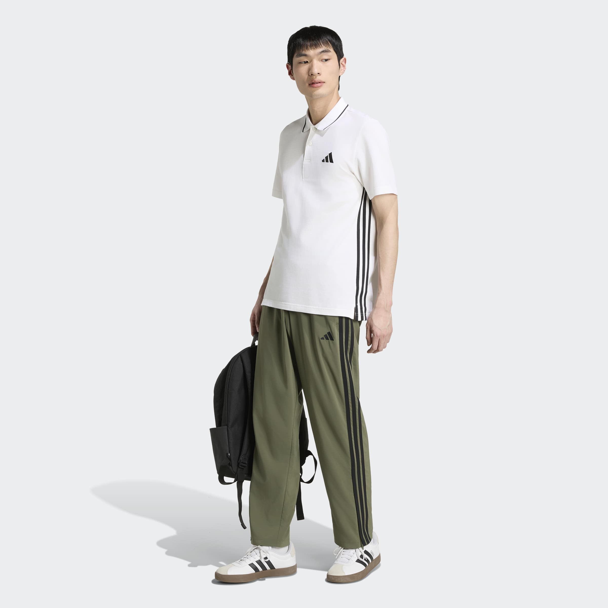adidas Sportswear Pantalon de sport »ESSENTIALS 3-STREIFEN STANFORD LITE WOVEN TAPERED OPEN HEM«