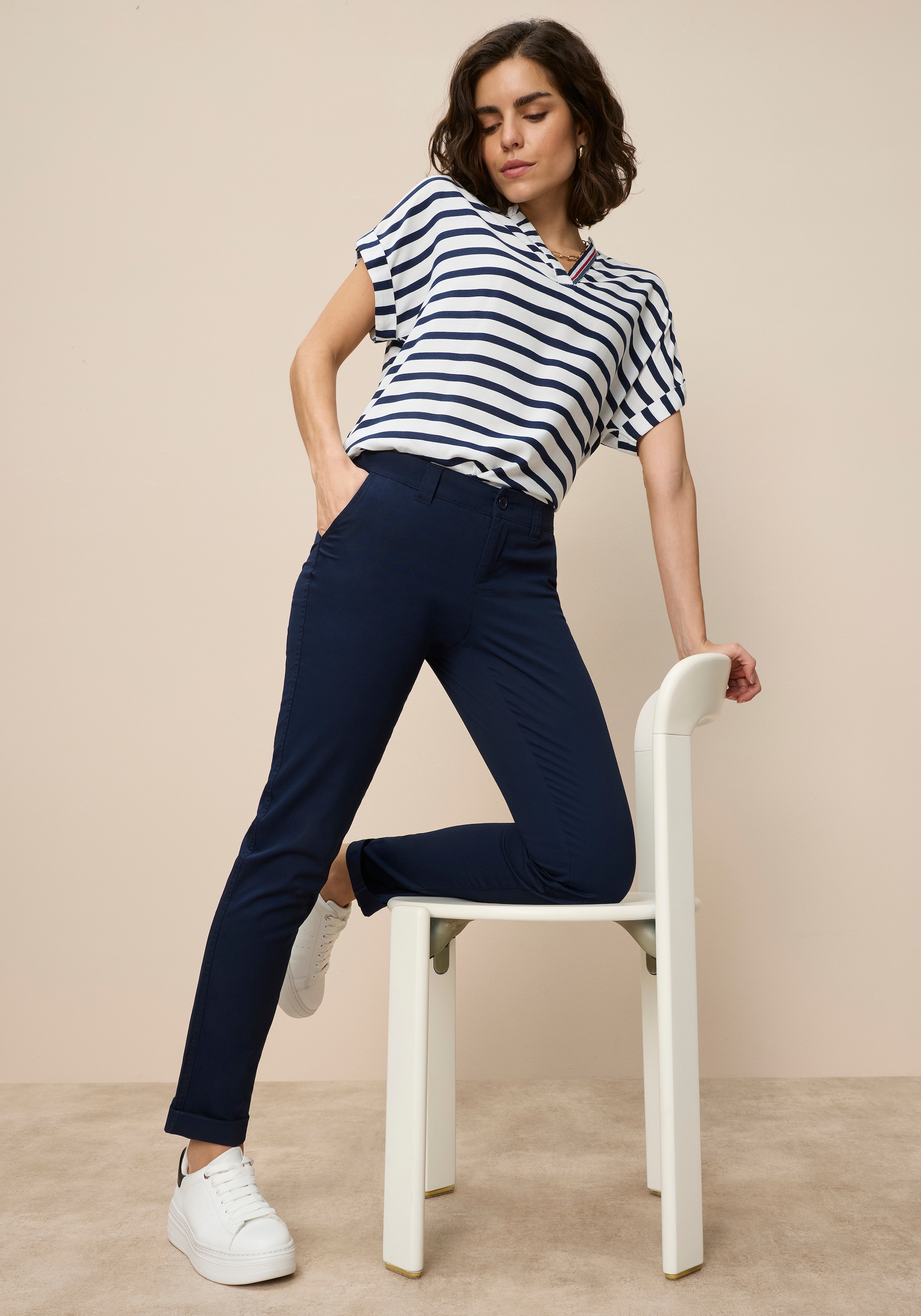 AJC Chinohose  in lässiger Form mit Pattentaschen