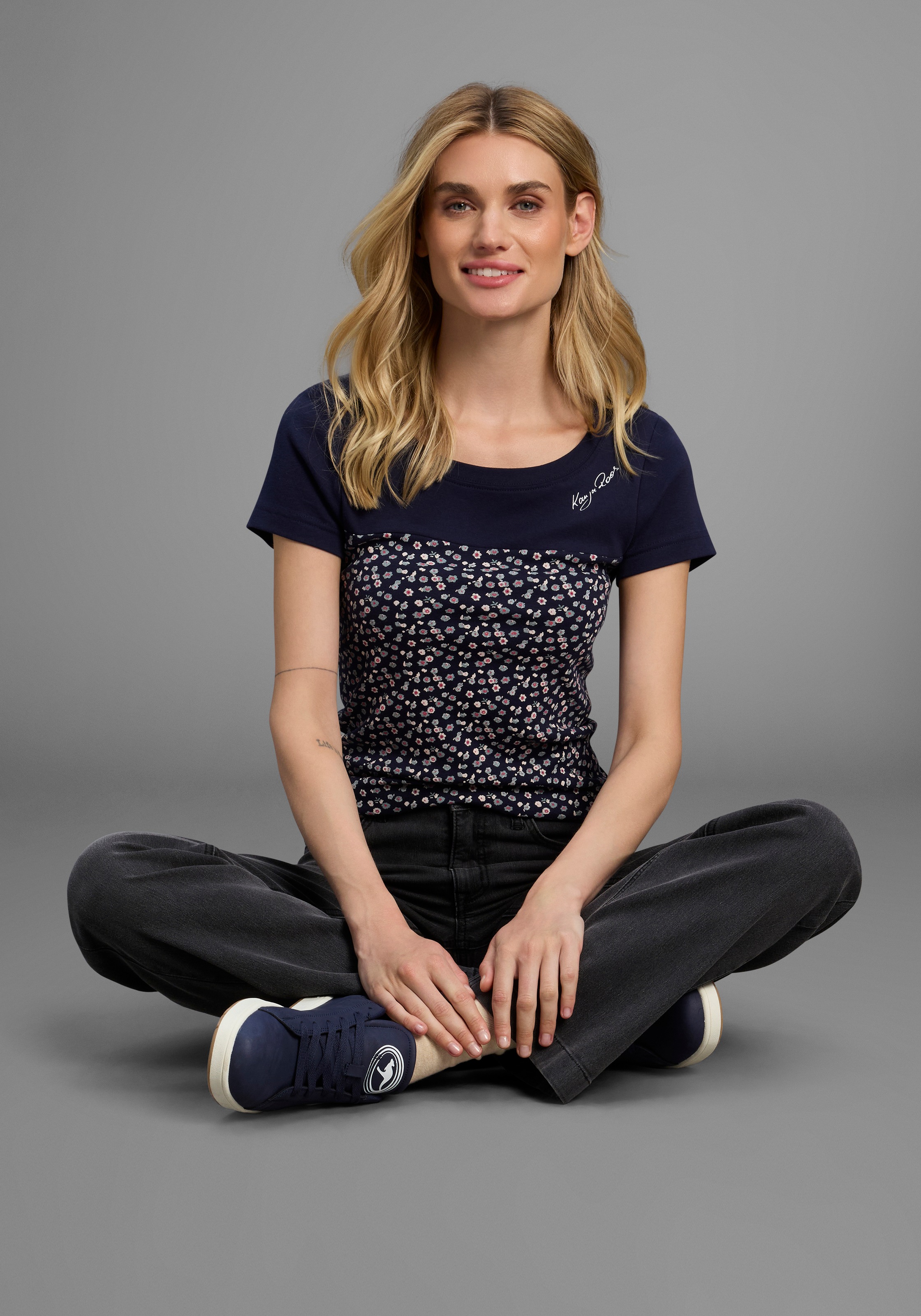 KangaROOS T-Shirt, Kurzarm, sehr figurbetonte Passform, aus Baumwolle