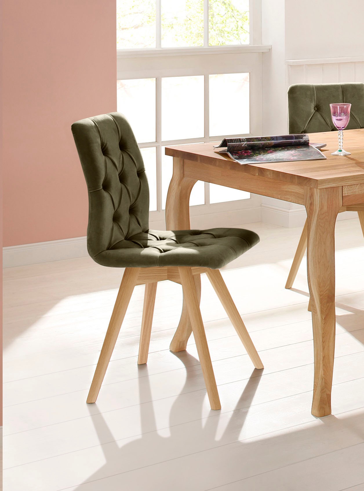 Image of andas Esszimmerstuhl »Rania«, (Set), 4 St., Samtoptik, im 2er-, 4er oder 6er Set, mit Massivholzbeinen in Eiche weiss bei Ackermann Versand Schweiz