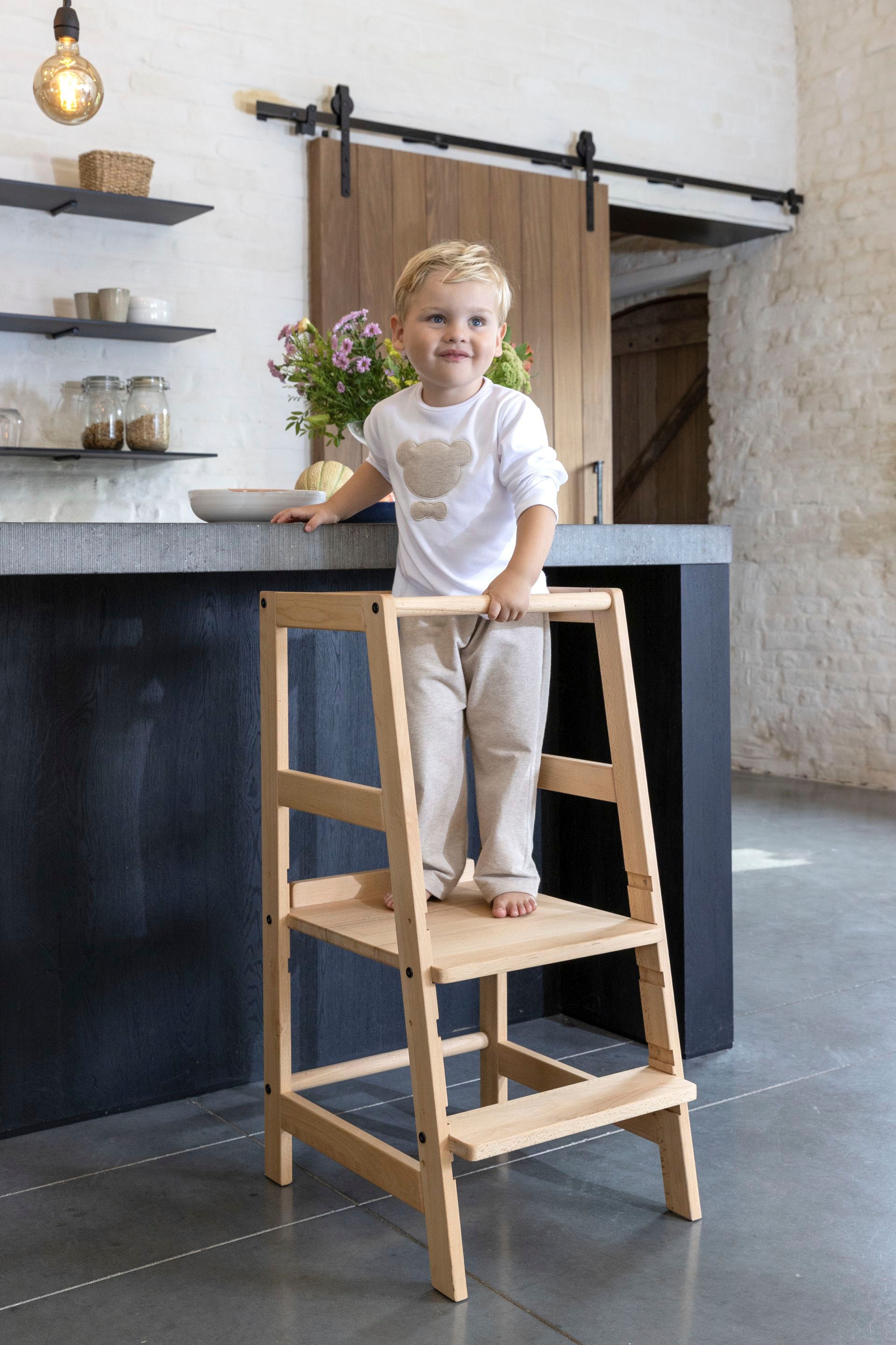 Vipack Chaise pour enfant »Lernturm aus Massivholz, stabil und standfest gebaut« () Surface de marche et de stationnement réglable en 3 positions, 3 couleurs différentes
