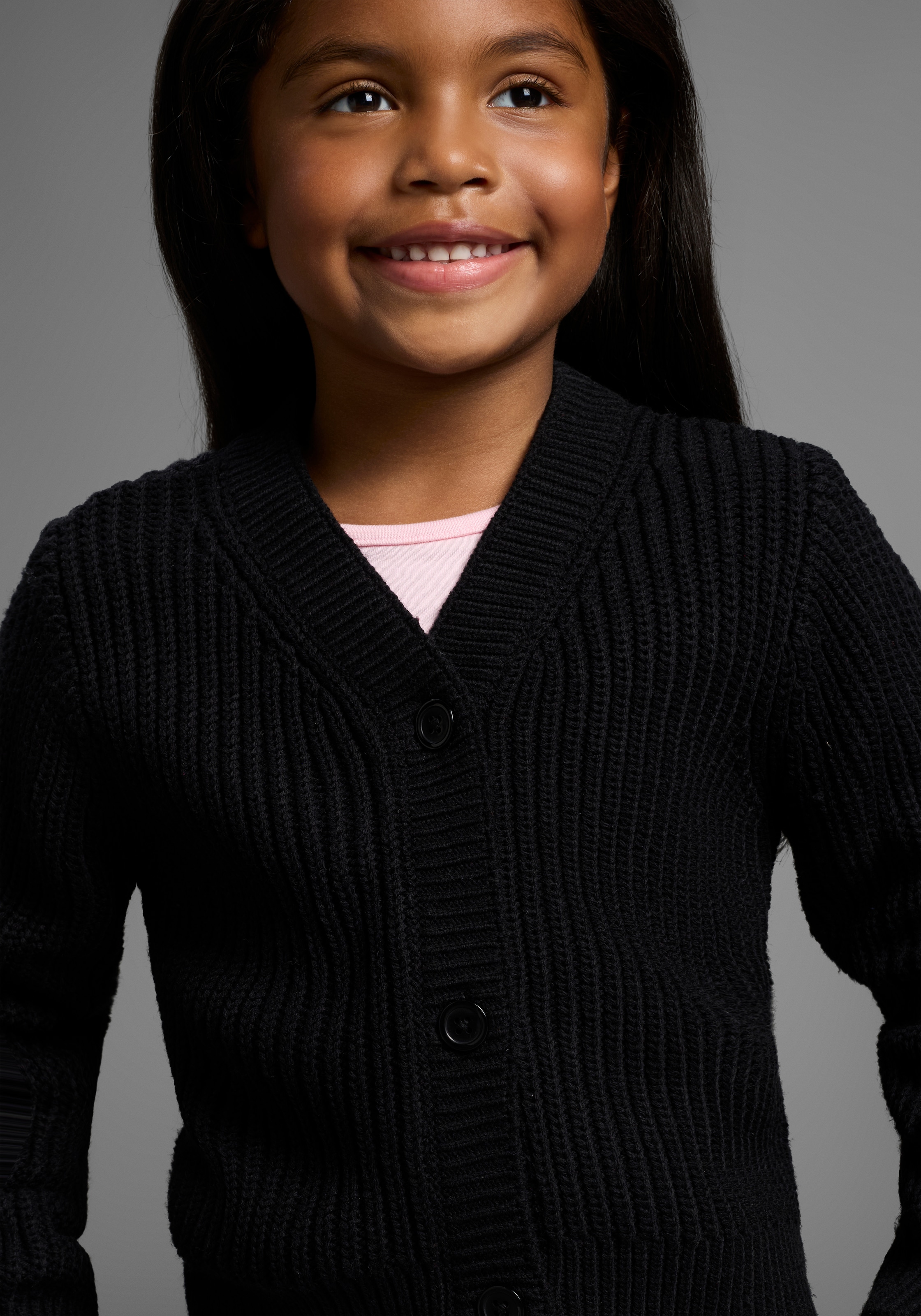 KIDSWORLD Veste en tricot »Strickjacke Basic-Style« Strickjacke, toll zu allem zu kombinieren