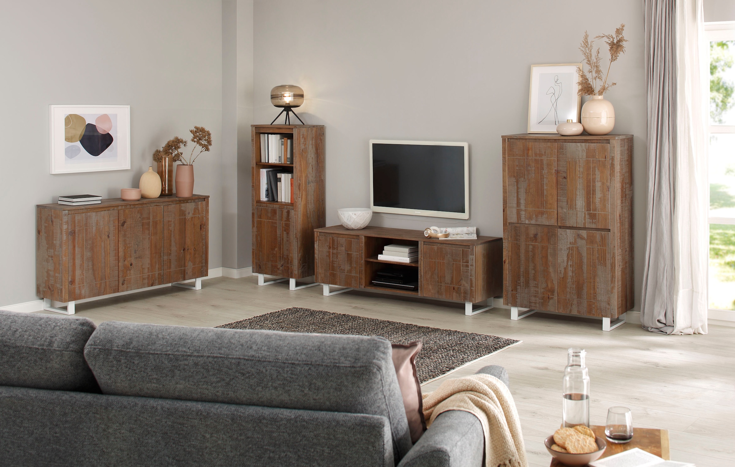 Home affaire Lowboard »Lagos«, Kommode aus massivem Kiefernholz, mit weiss lackiertem Beingestell