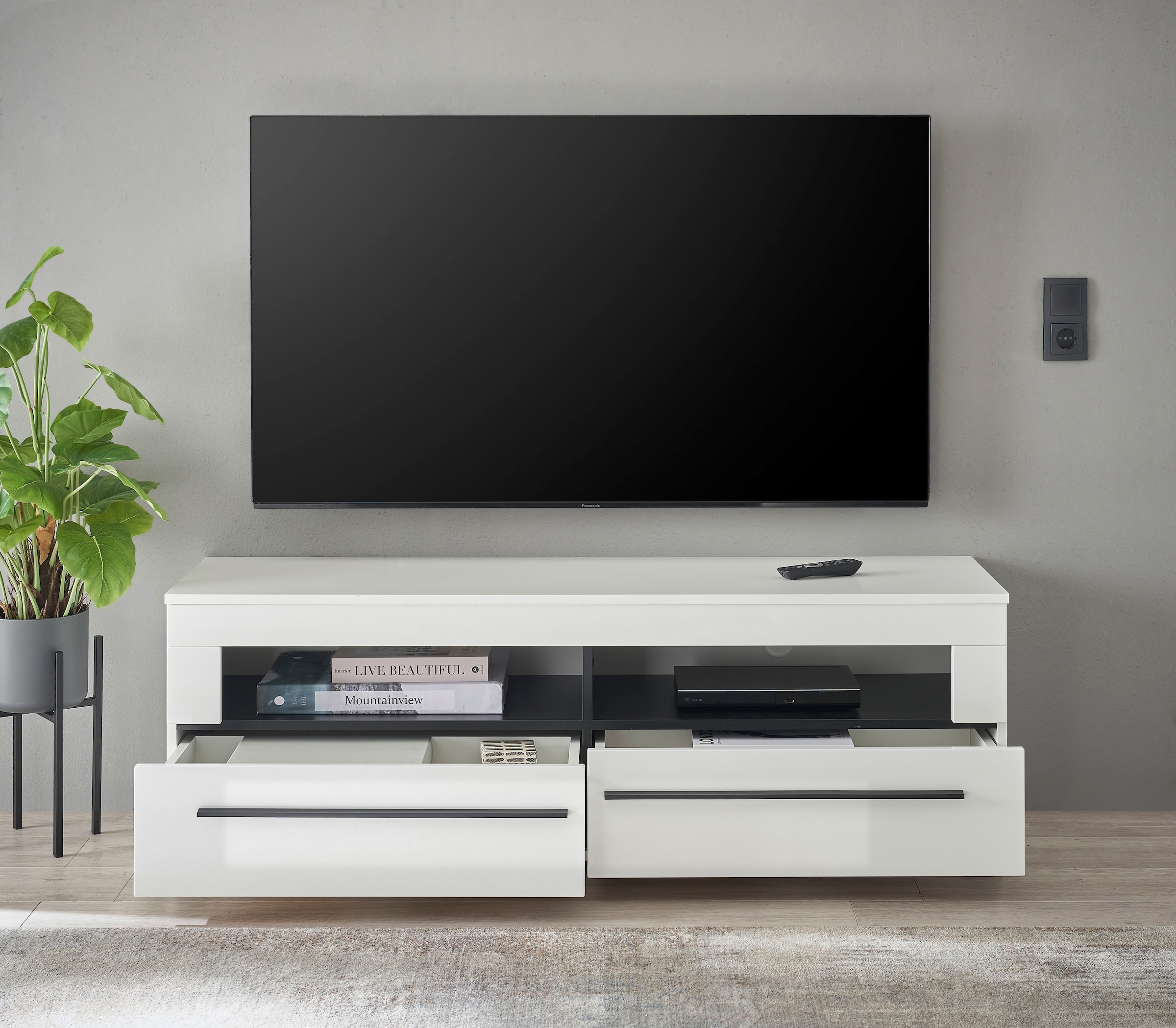 INOSIGN Lowboard »modernes TV-Unterteil, Kommode in Eiche Evoke oder weiss«, schwarze Stangengriffe, ausreichend Stauraum, vielseitig einsetzbar