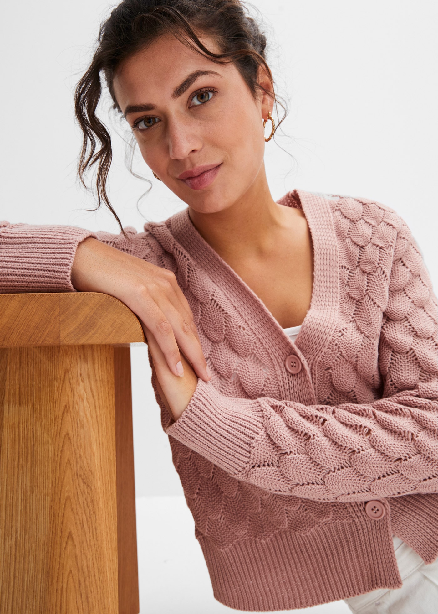 bonprix Ajourstrickjacke »Ajour-Strickjacke« lockere Passform, luftiges Strickmuster, unifarben, mit Knopfleiste