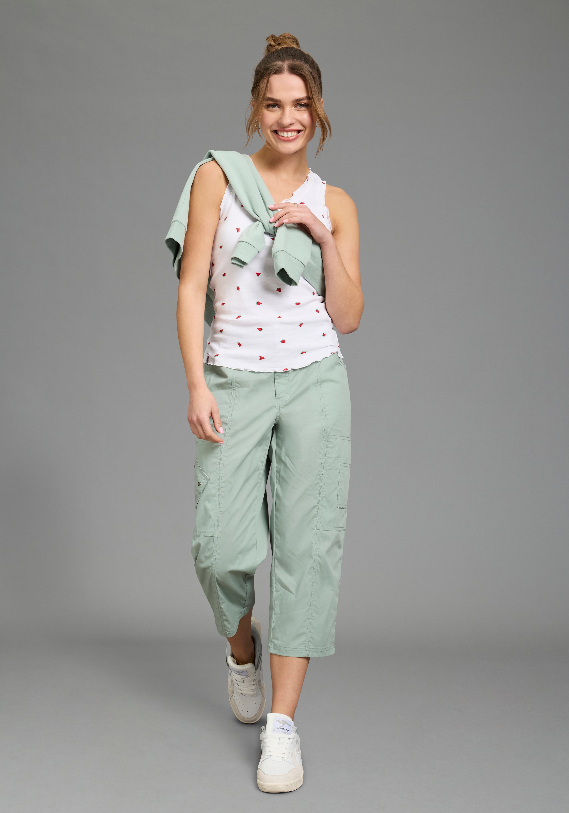 KangaROOS Shirttop mit Melonendruck, V-Ausschnitt und Knopfleiste, ärmellos, figurbetont