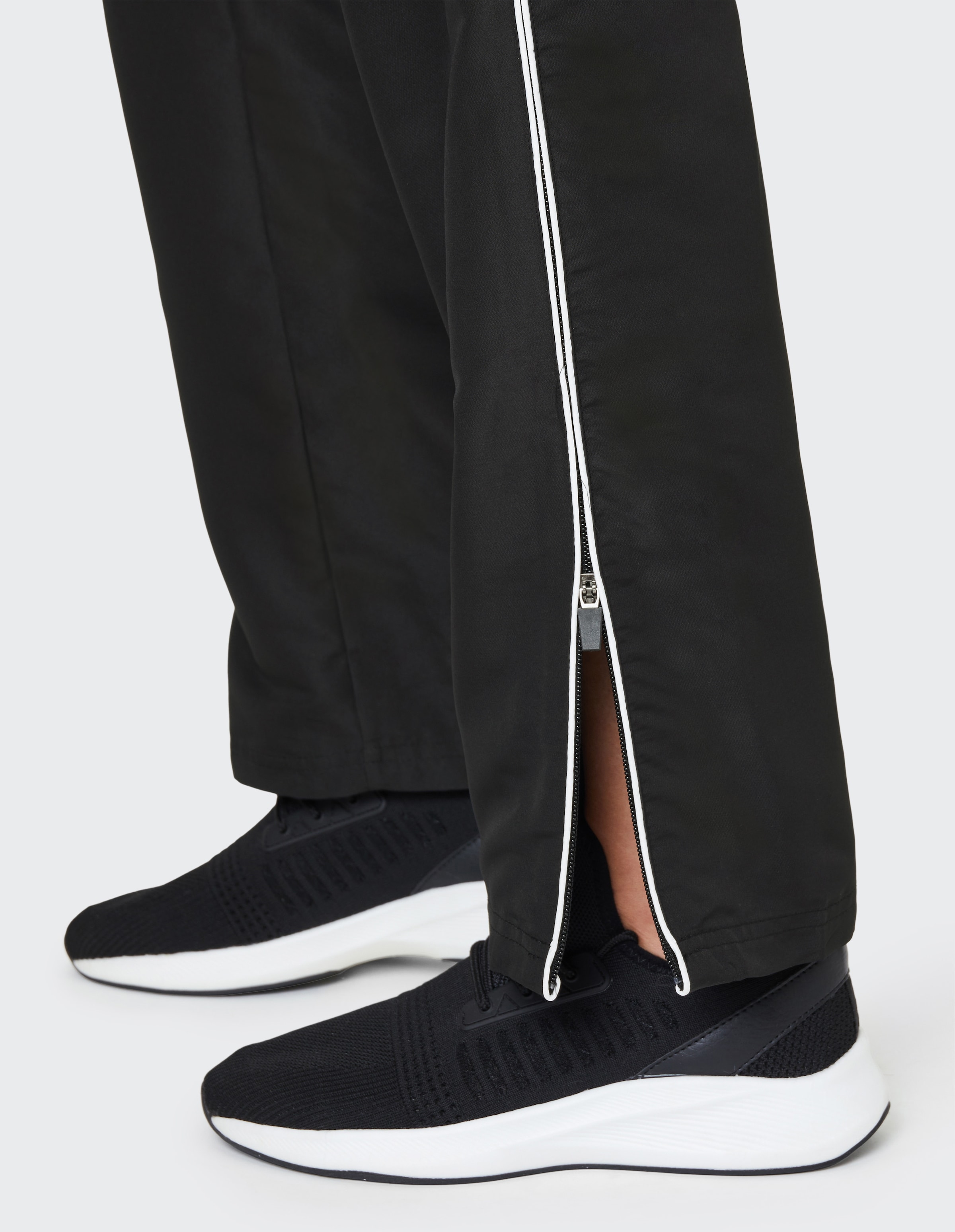 Joy Sportswear Sporthose »WEBHOSE MERRIT«  mit sportlichem Seitenstreifen, als Überhose beim Warm-Up geeignet