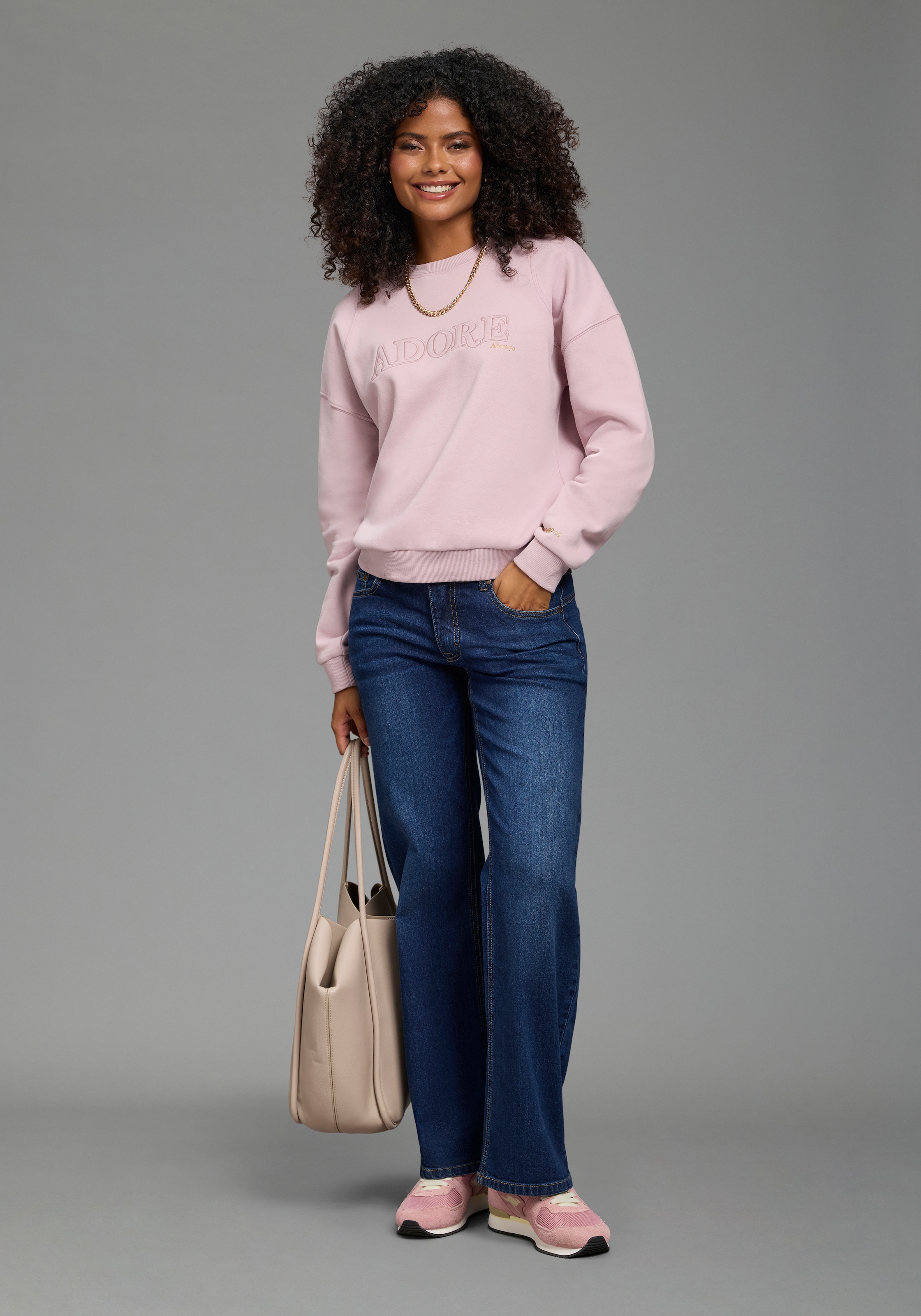 KangaROOS Sweat-shirt , avec impression en application, coupe ample, longueur aux hanches
