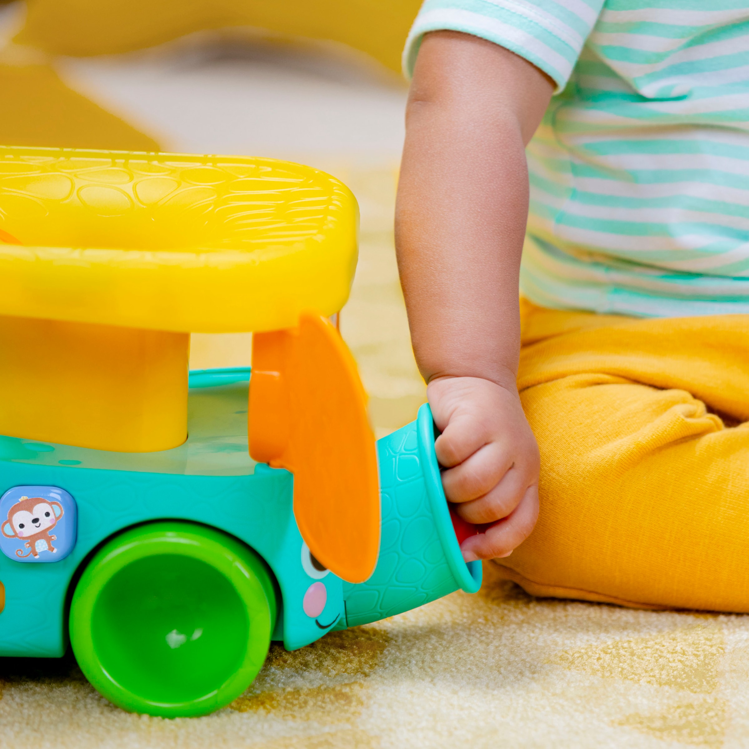 Bright Starts Jouets éducatifs »Pop & Roll Safari Bus  Ball Play Toy« mit Licht und Sound