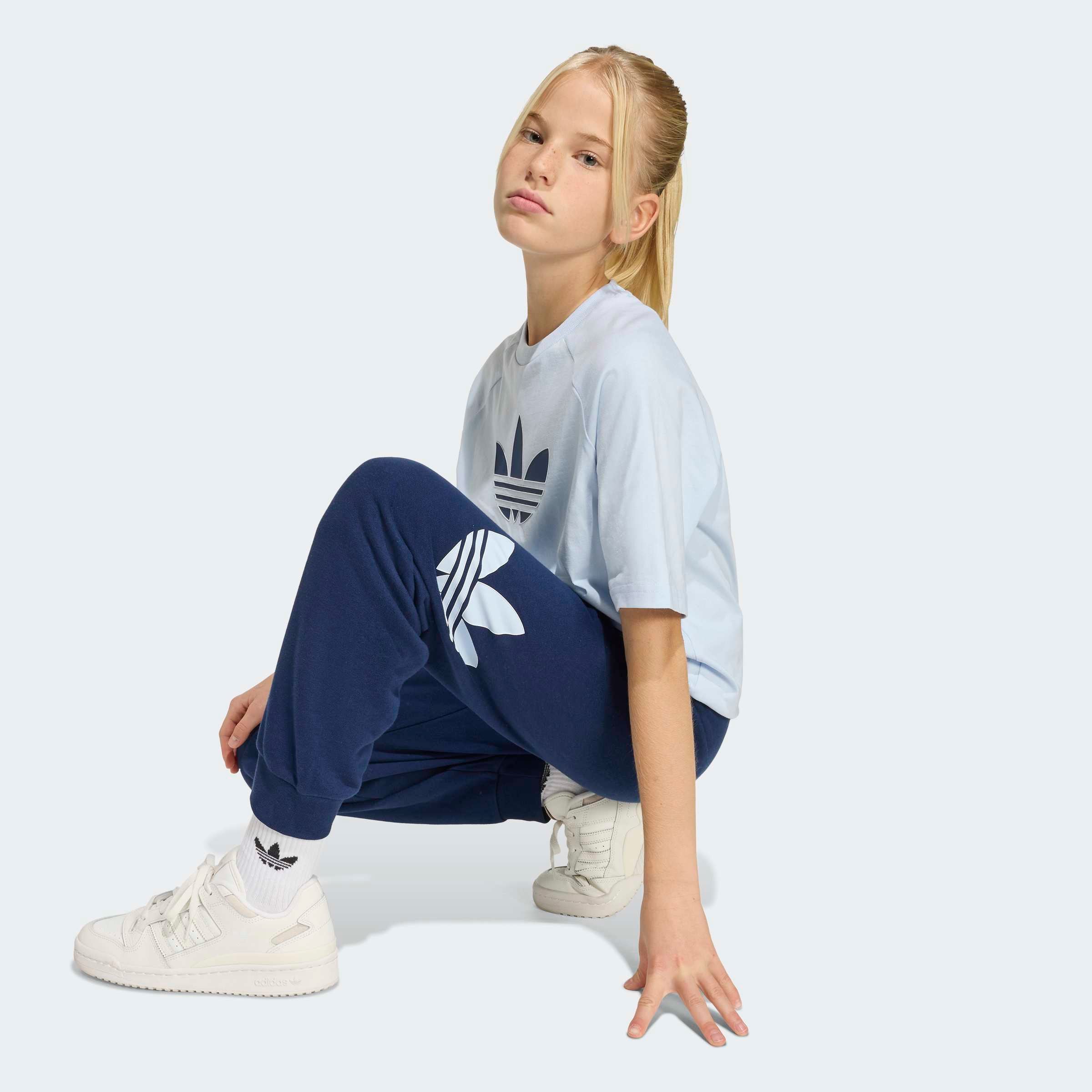 adidas Originals T-Shirt »GFX TR LO TEE« für Kinder, Kurzarmdesign, sportlicher Stil, Rundhalsausschnitt