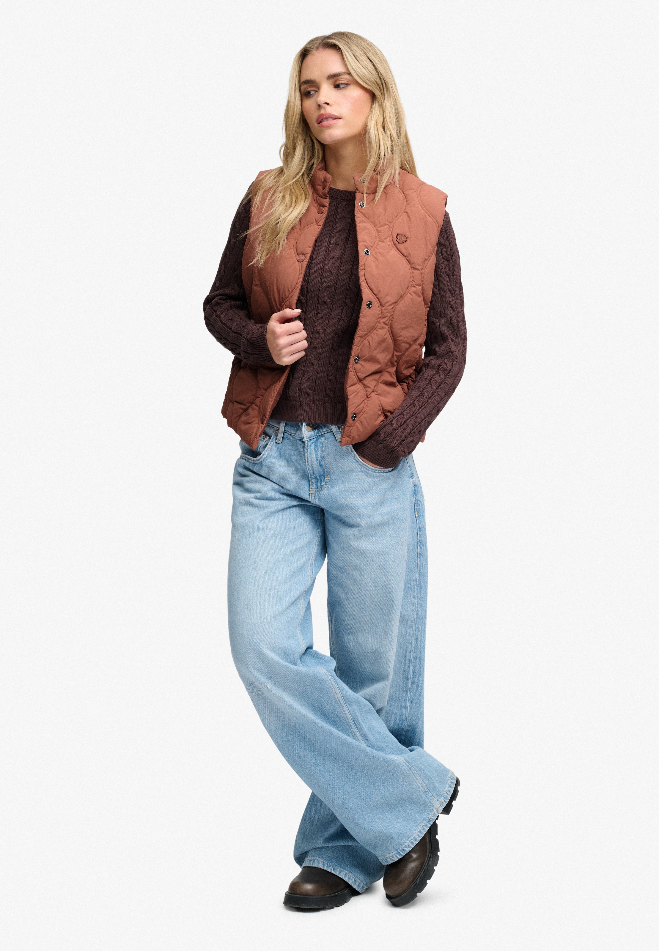 Superdry Gilet matelassé »ONION QUILT CRINKLE SNAP GILET« en nylon, coupe slim, avec fermeture éclair, longueur normale
