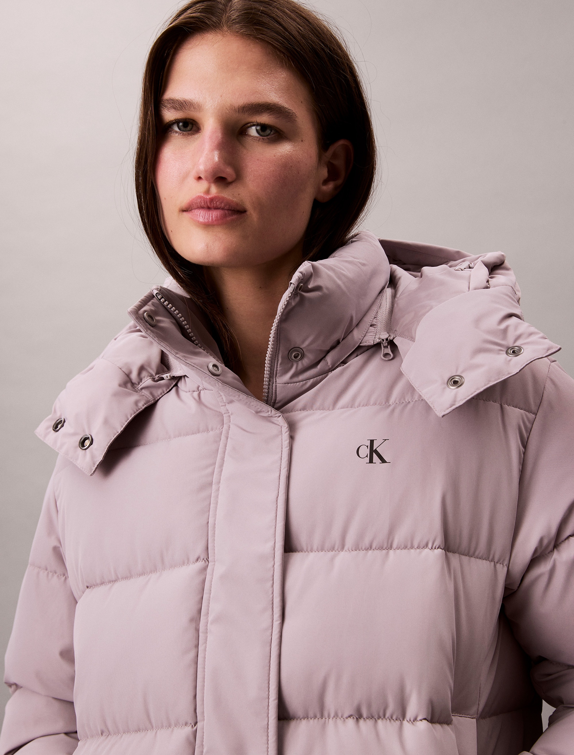 Calvin Klein Jeans Steppjacke »MATTE MONOLOGO MW SHORT PUFFER« mit Kapuze Mit Rundhalsausschnitt, regular fit