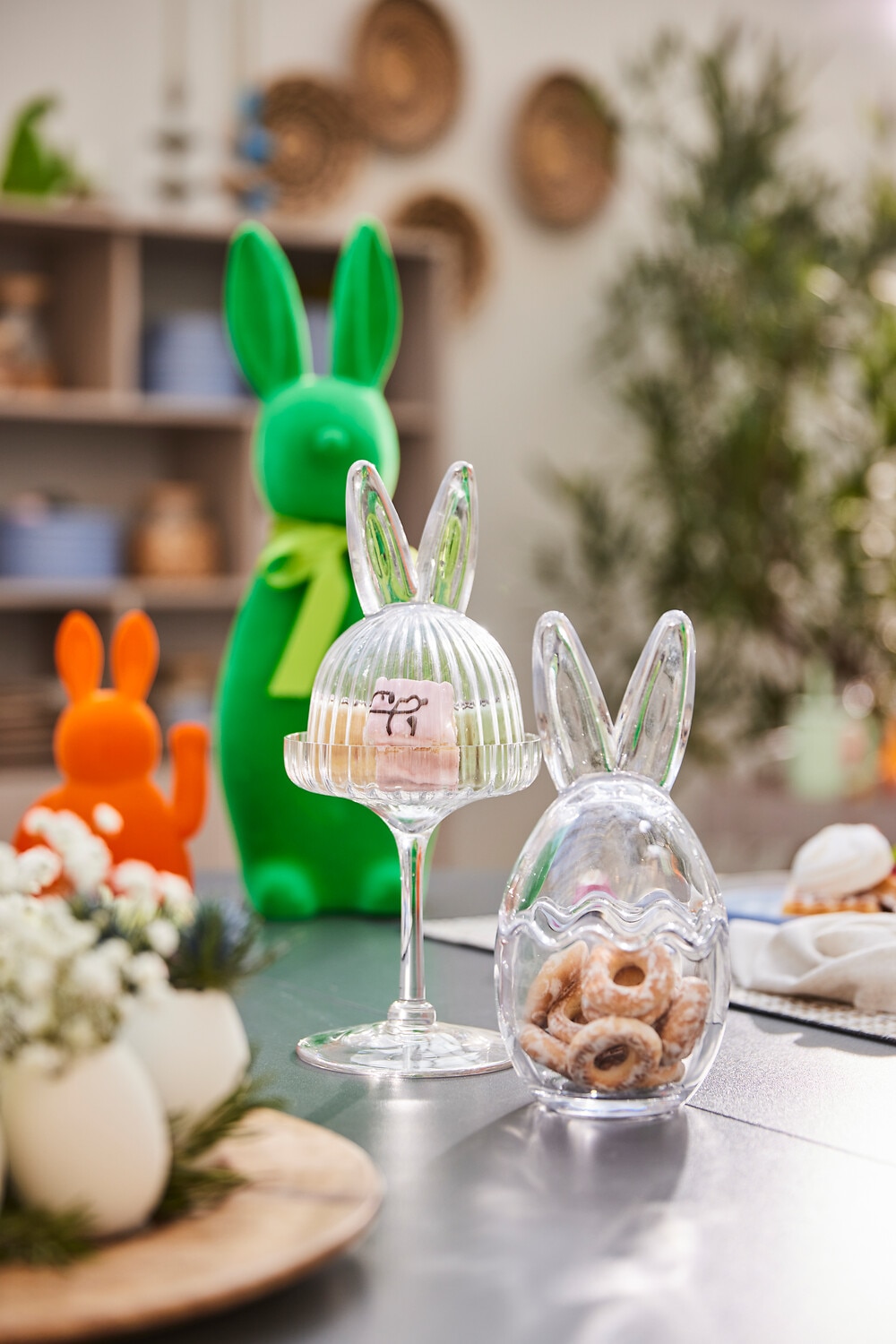 AM Design Dekofigur »Glas Etagere mit Hasenmotiv« mit Glashaube auf Fuss, bestehend aus 2 Teilen