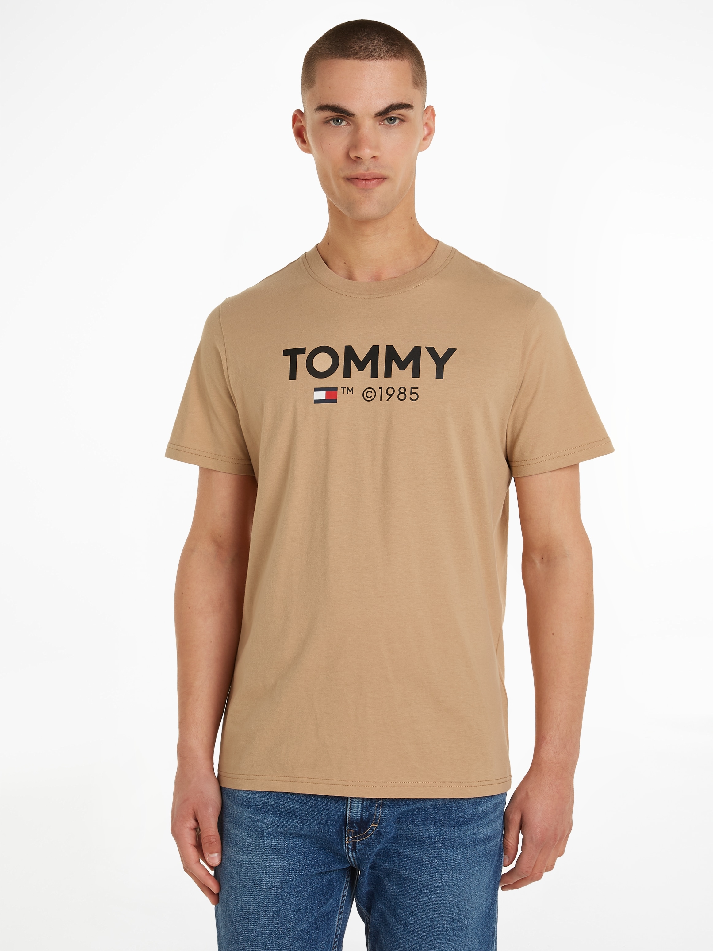 T-Shirt »TJM SLIM ESSENTIAL TOMMY TEE«, mit grossem Tommy Druck auf der Brust