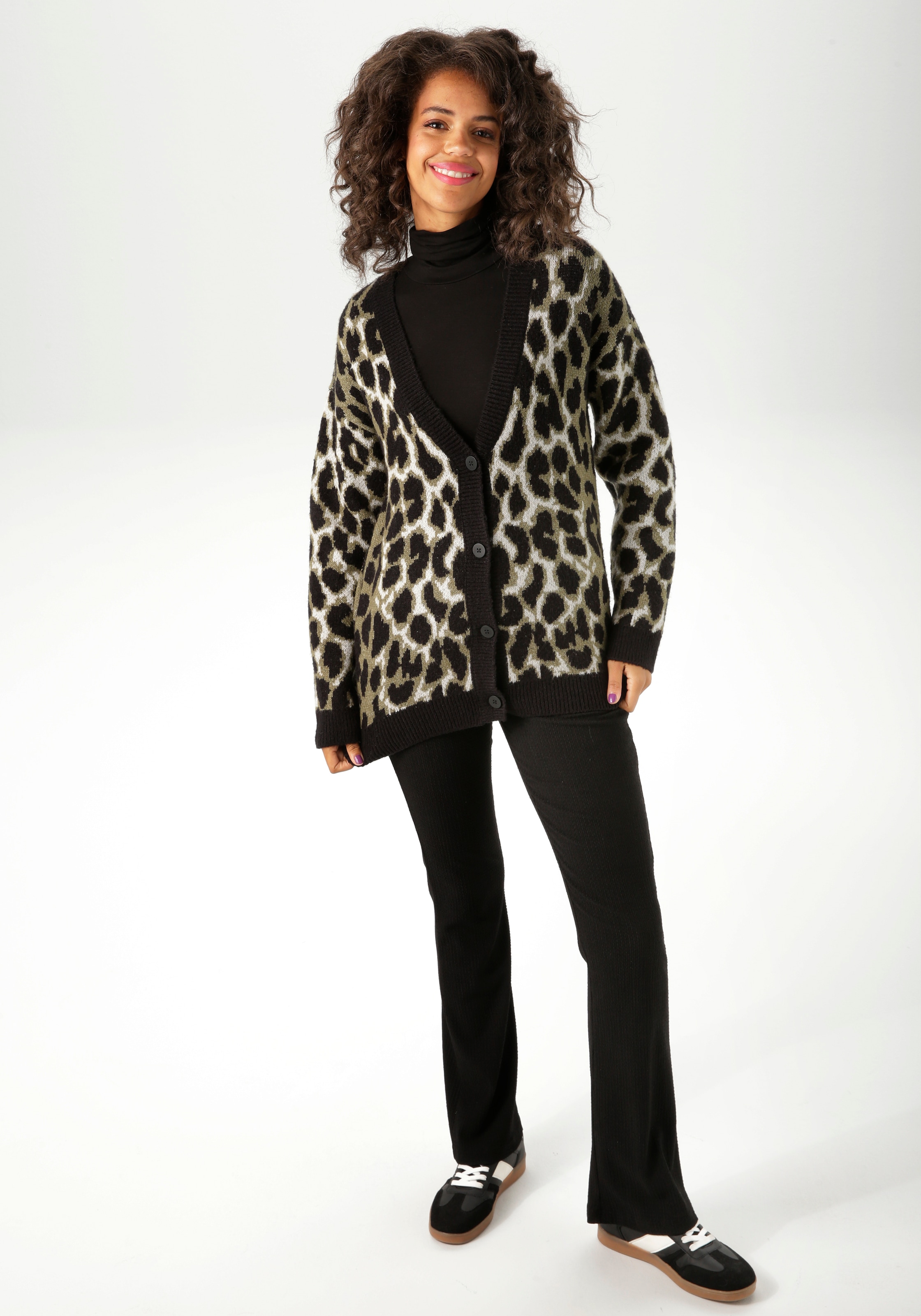 Aniston CASUAL Strickjacke im trendfarbigen Leo-Muster