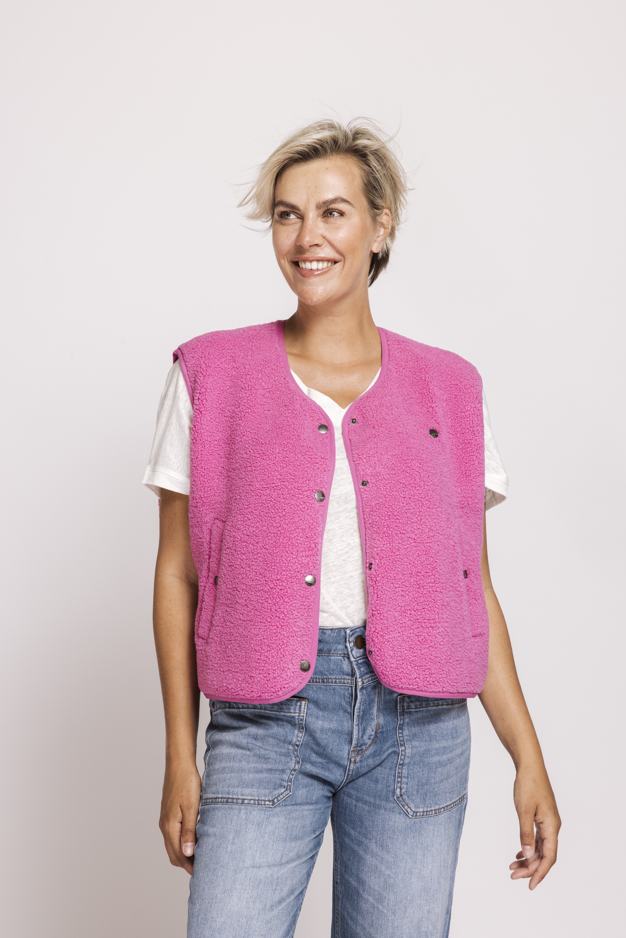 Image of Zhrill Kurzweste "ZHEREN" mit Druckknopfverschluss, mit Eingrifftaschen, bequeme Passform