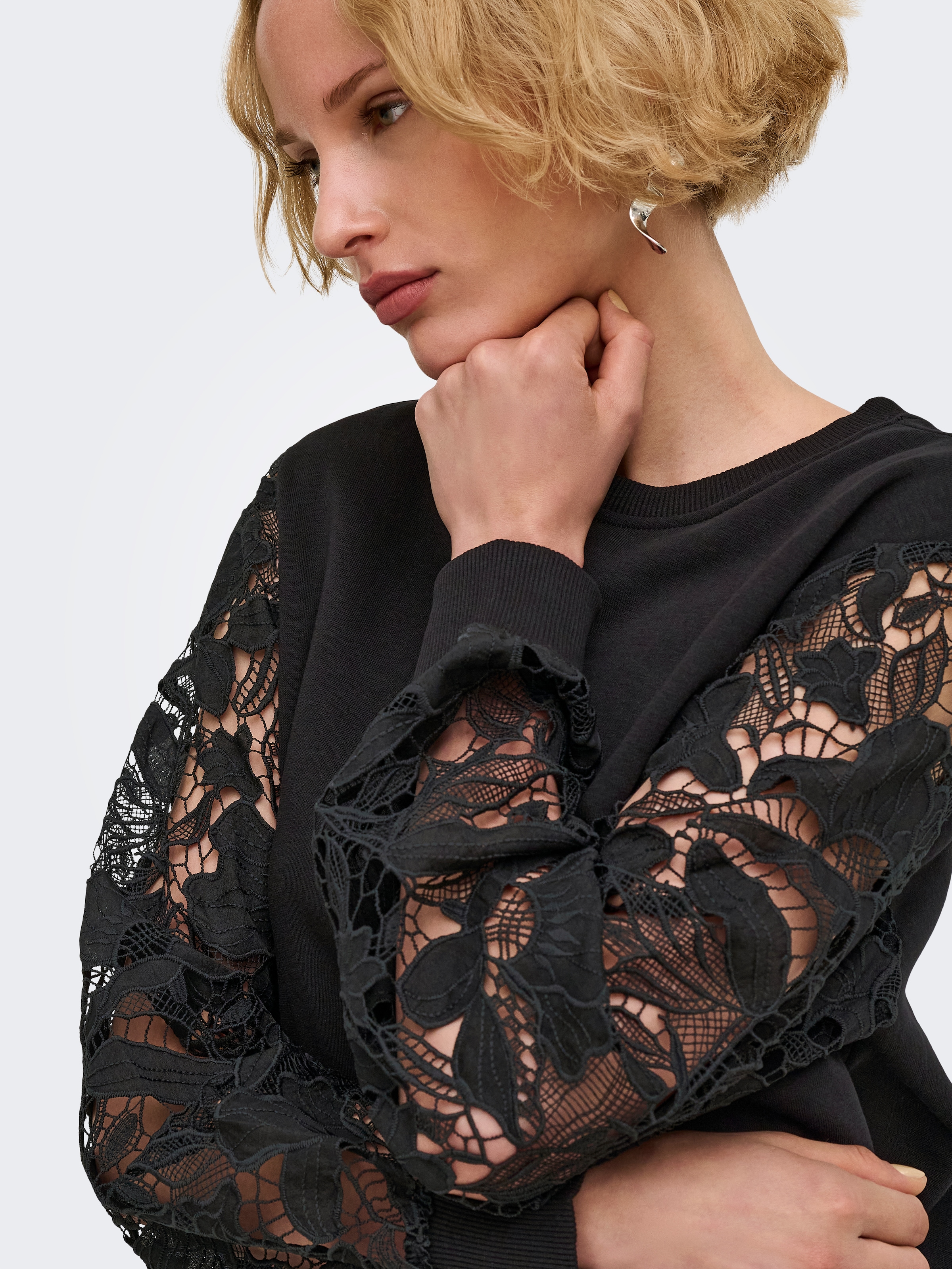 ONLY Sweatshirt »ONLSTILLA L/S LACE SLEEVES CS SWT«, Baumwollmischung, regular fit
