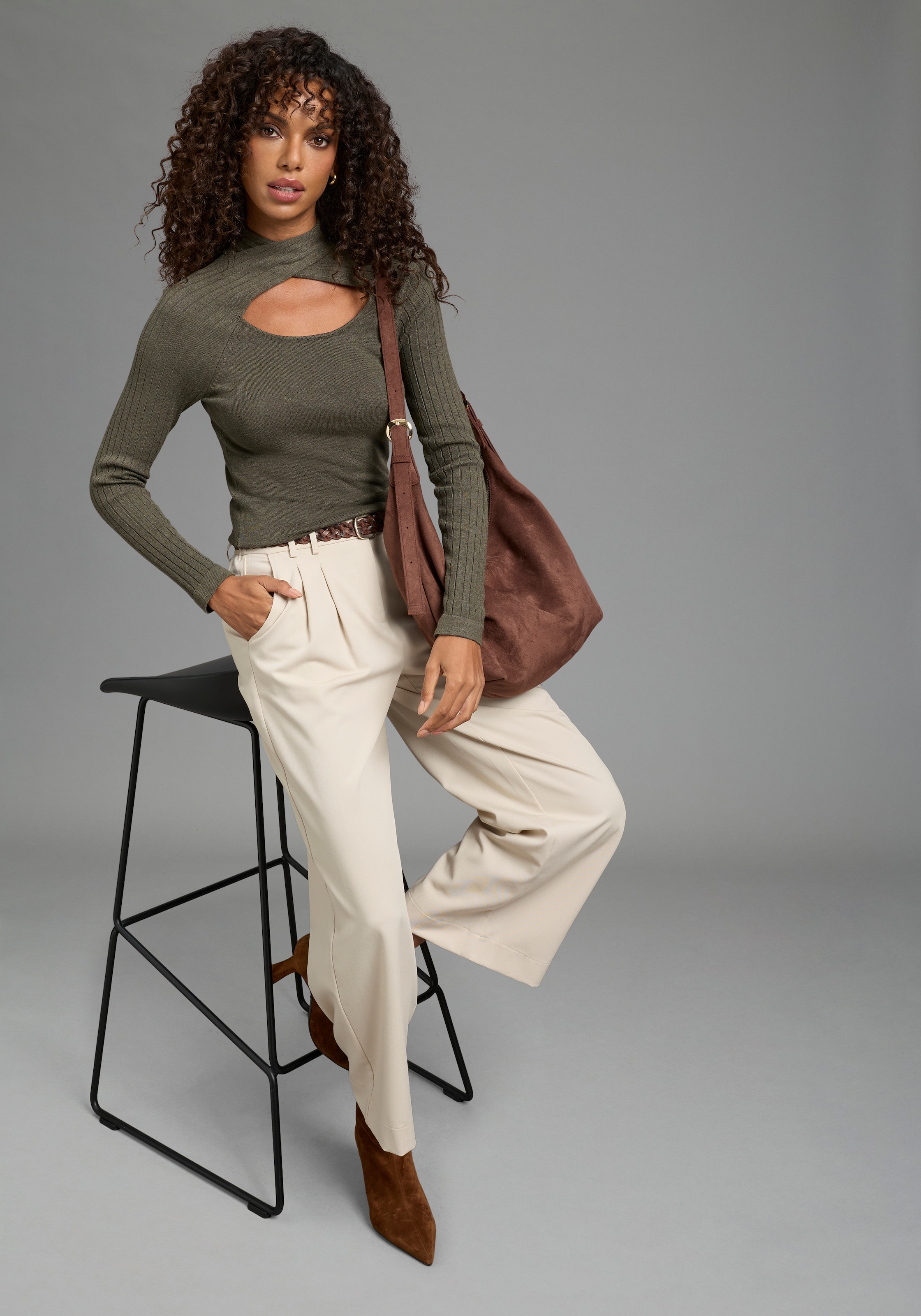 Bruno Banani Pull à col montant »mit Cut-Out« en tricot côtelé et fin, coupe cintrée, manches longues