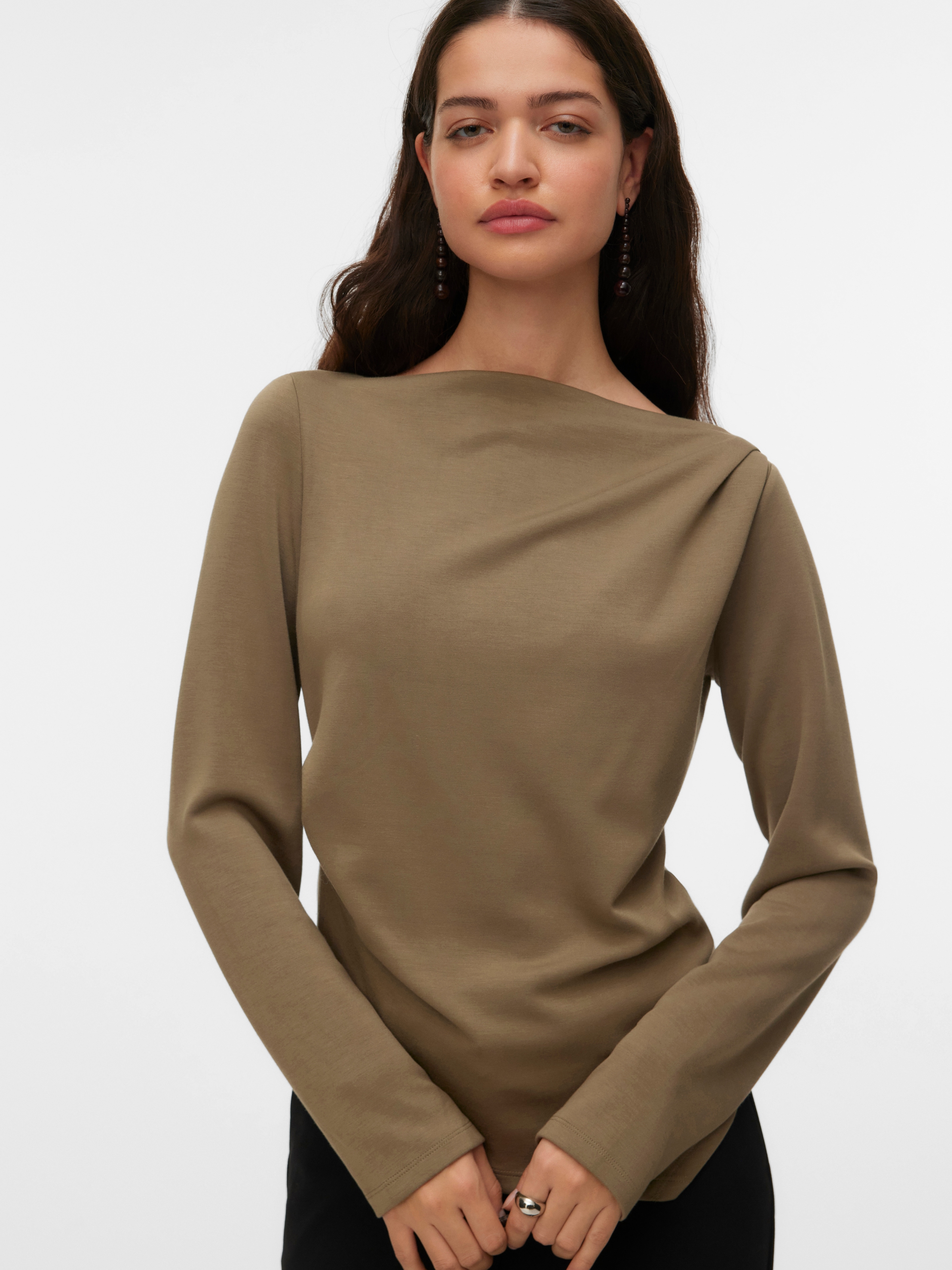 Vero Moda Langarmshirt »VMMILLE LS BOATNECK SHORT TOP JRS NOOS« Materialmix, regular fit, mit Raffung