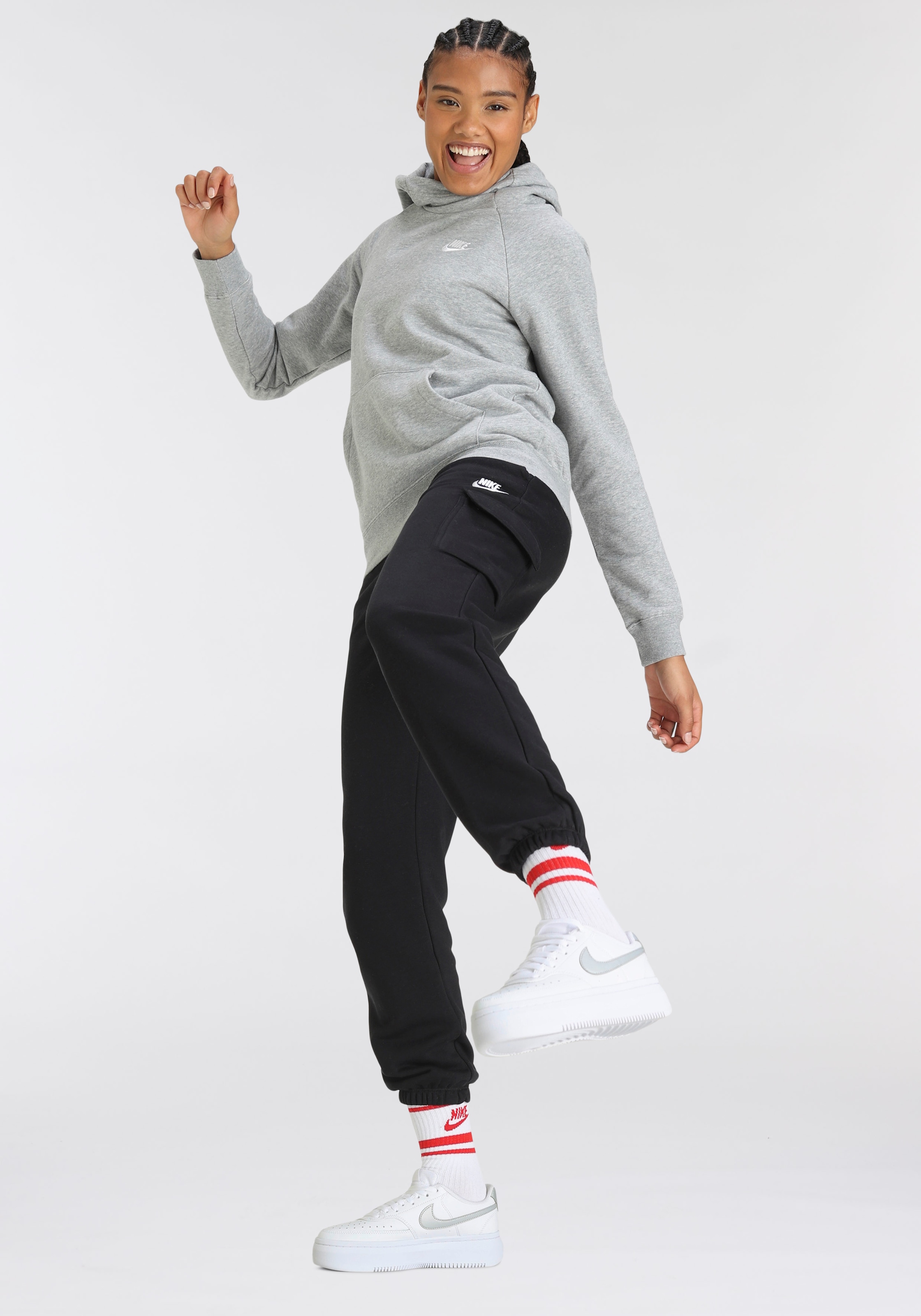 den Spuren Nike Sportswear bestellen ♕ ALTA«, Design Air VISION 1 auf Force versandkostenfrei des »COURT Sneaker