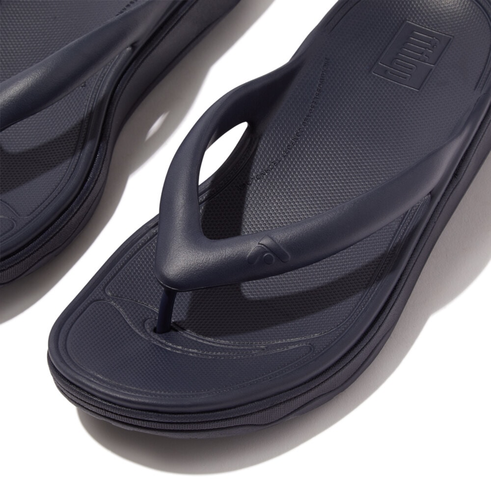 Fitflop Zehentrenner »RELIEFF RECOVERY TOE-POST SANDALS - TONAL RUBBER«, Keilabsatz, Sommerschuh, Schlappen mit Microwobbleboard