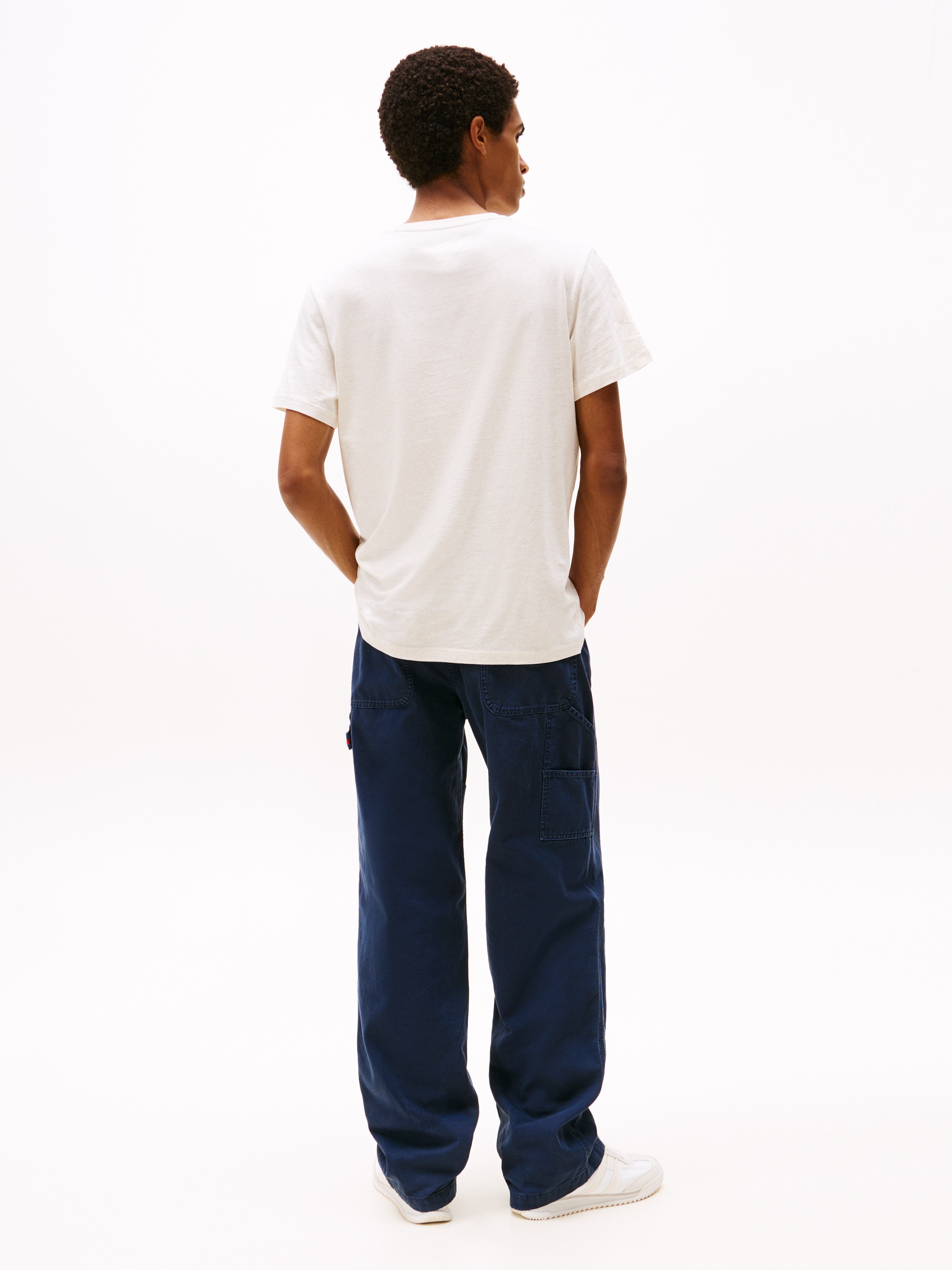 Tommy Jeans T-Shirt »TJM SLIM ESSENTIAL FLAG TEE EXT« Mit Rundhalsausschnitt