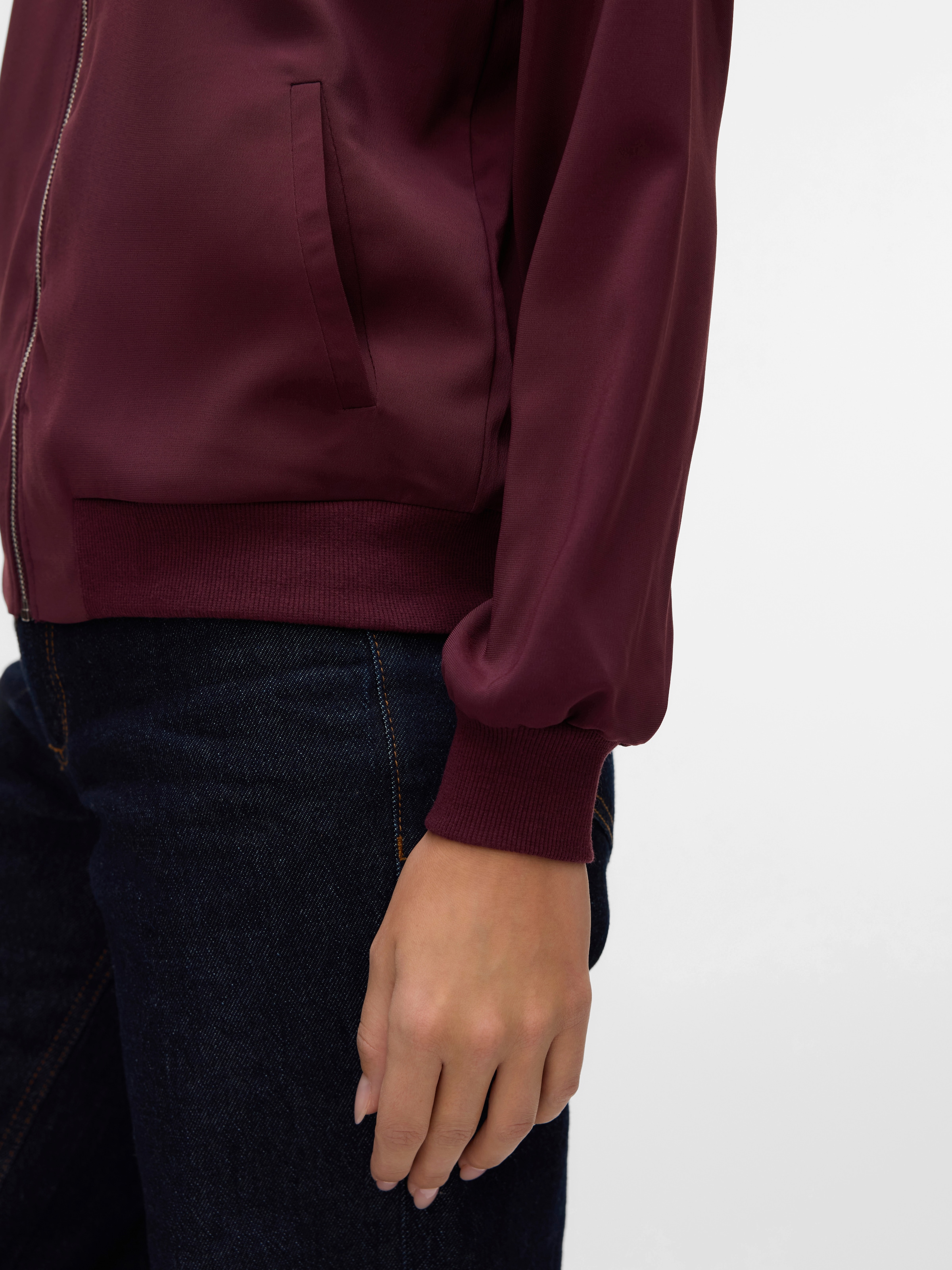 Vero Moda Veste bomber »VMCOCO L/S BOMBER NOOS« in modisch kurzer Form, mit Stretch