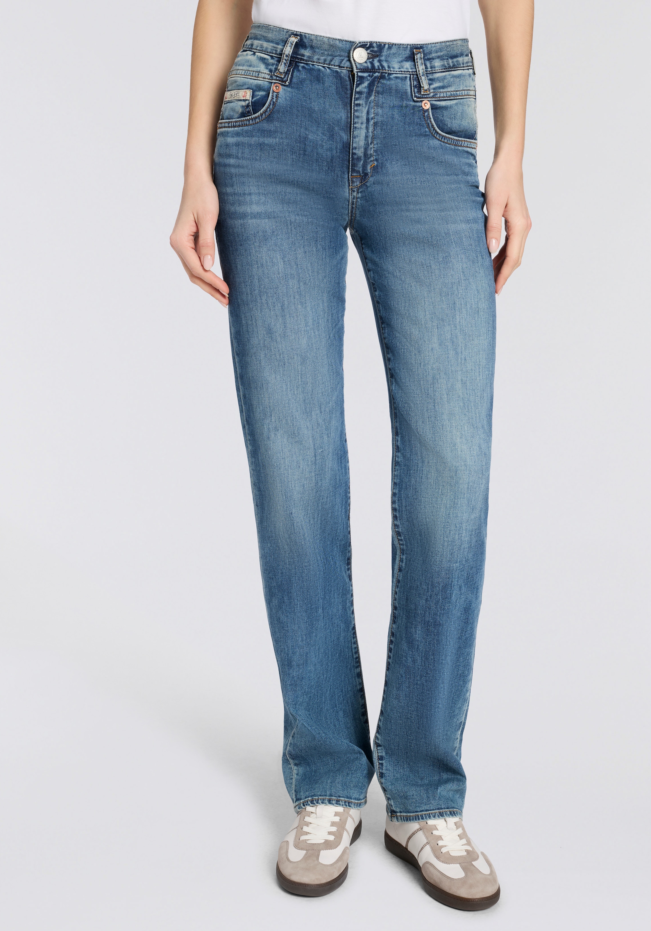 Image of Herrlicher Straight-Jeans "Breezy Straight Denim Light" aus leichtem Denim