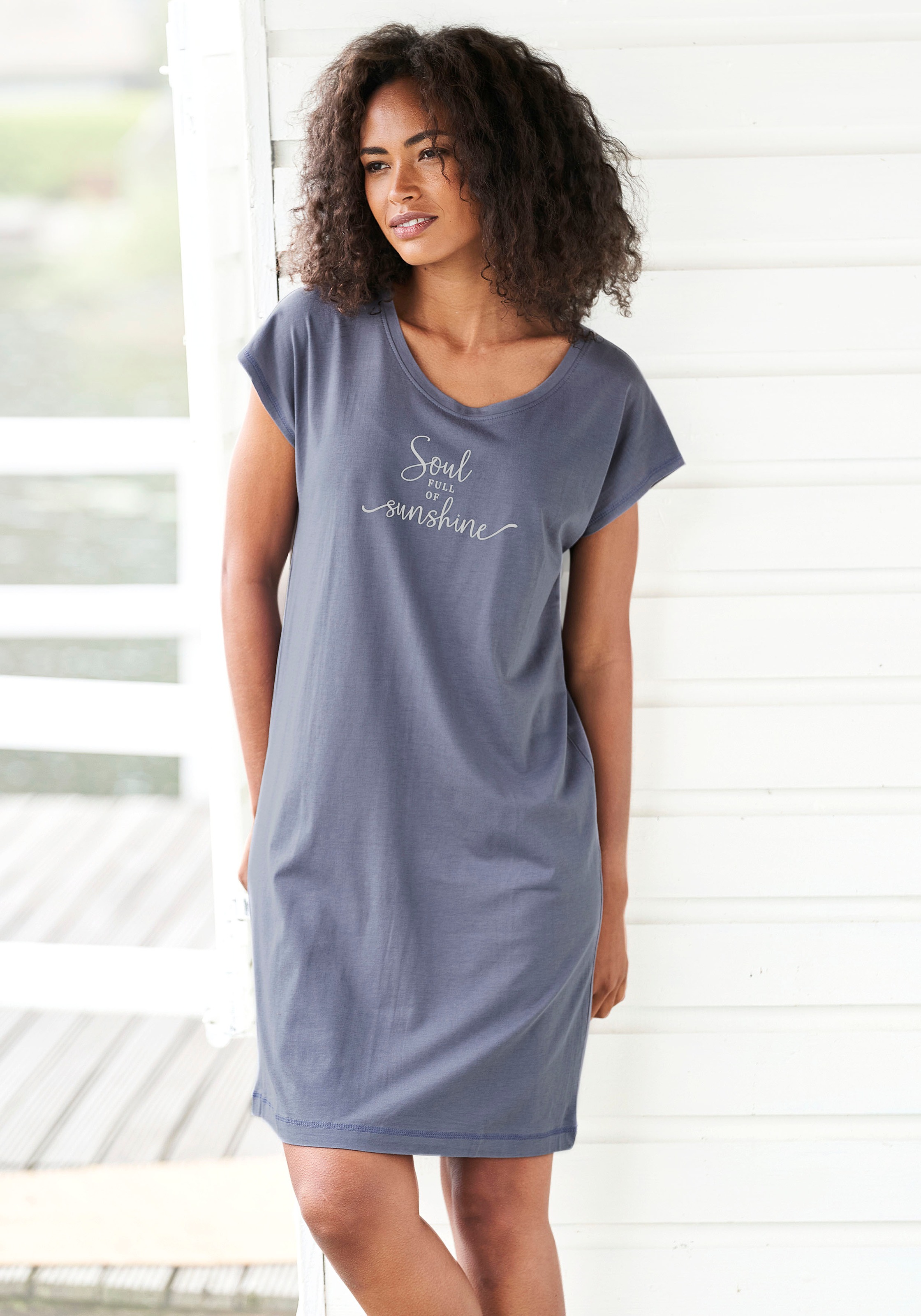 Image of Vivance Dreams Nachthemd mit Sommer-Statementdruck