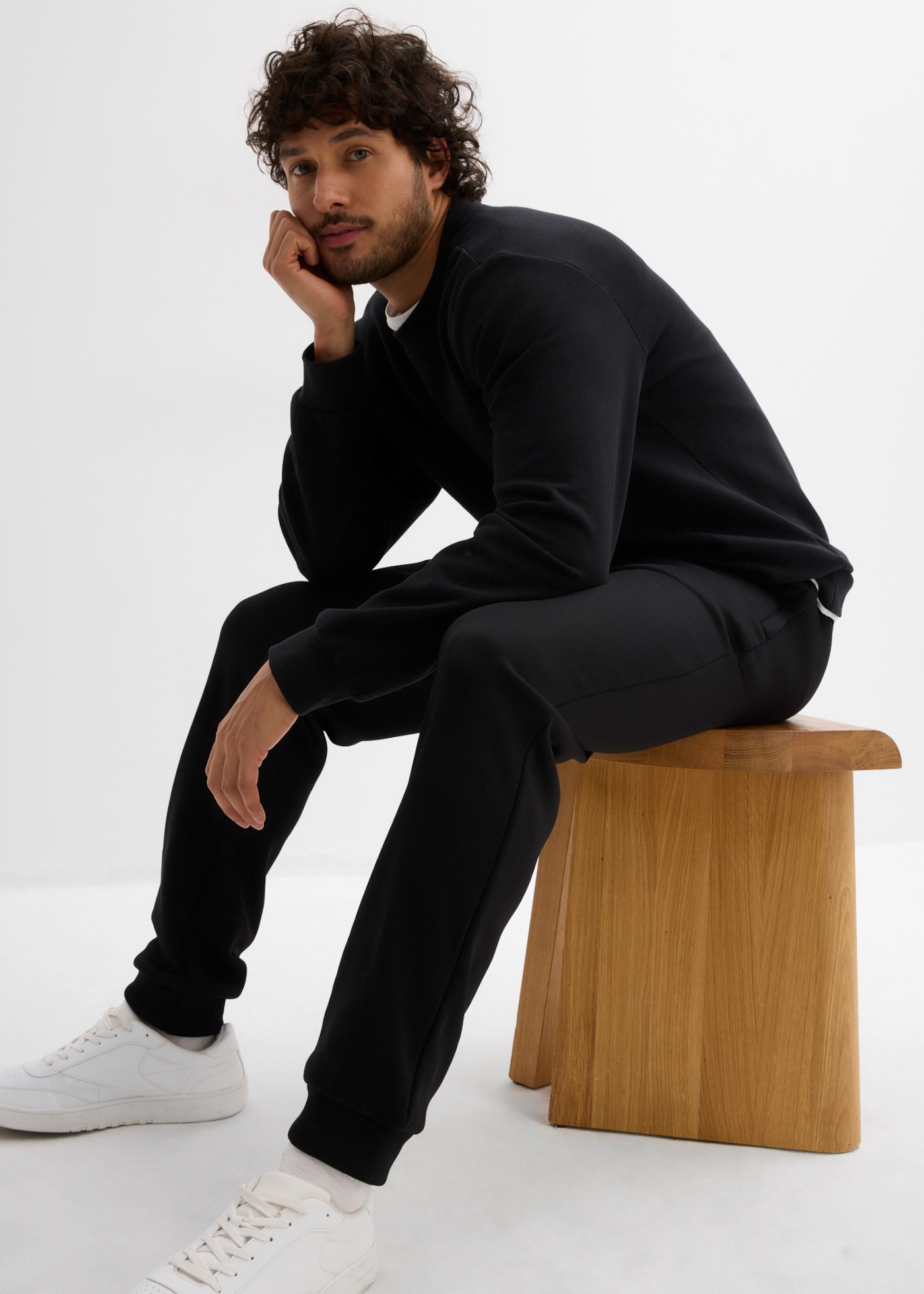 bonprix Pantalon de jogging  avec fonction thermo, coupe régulière, style décontracté