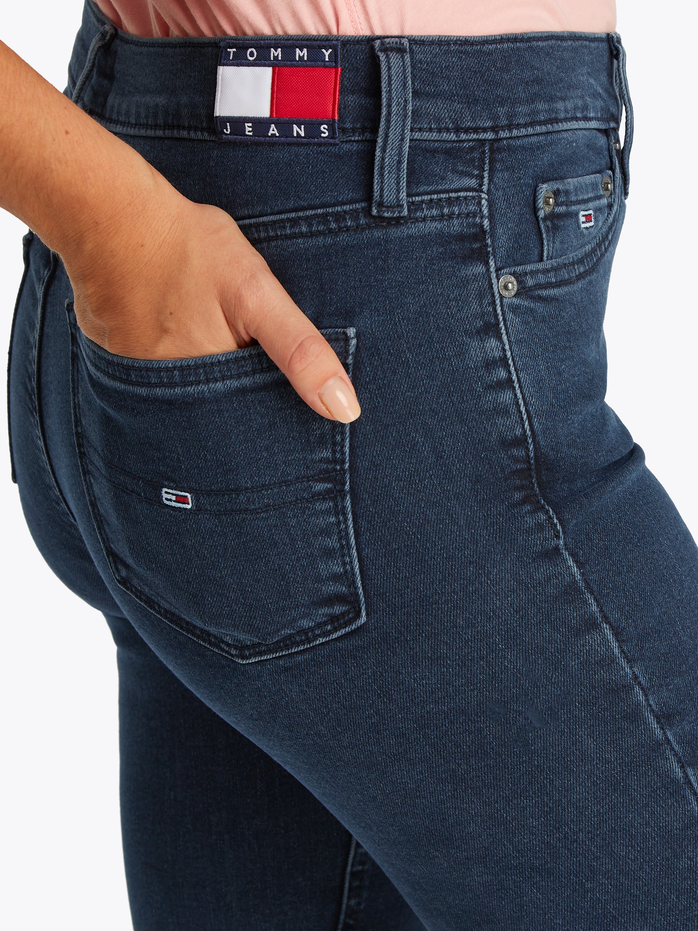 Tommy Jeans Skinny-fit-Jeans »Nora Mid Rise Skinny Fit«, mit Waschung, mit Logo-Badge