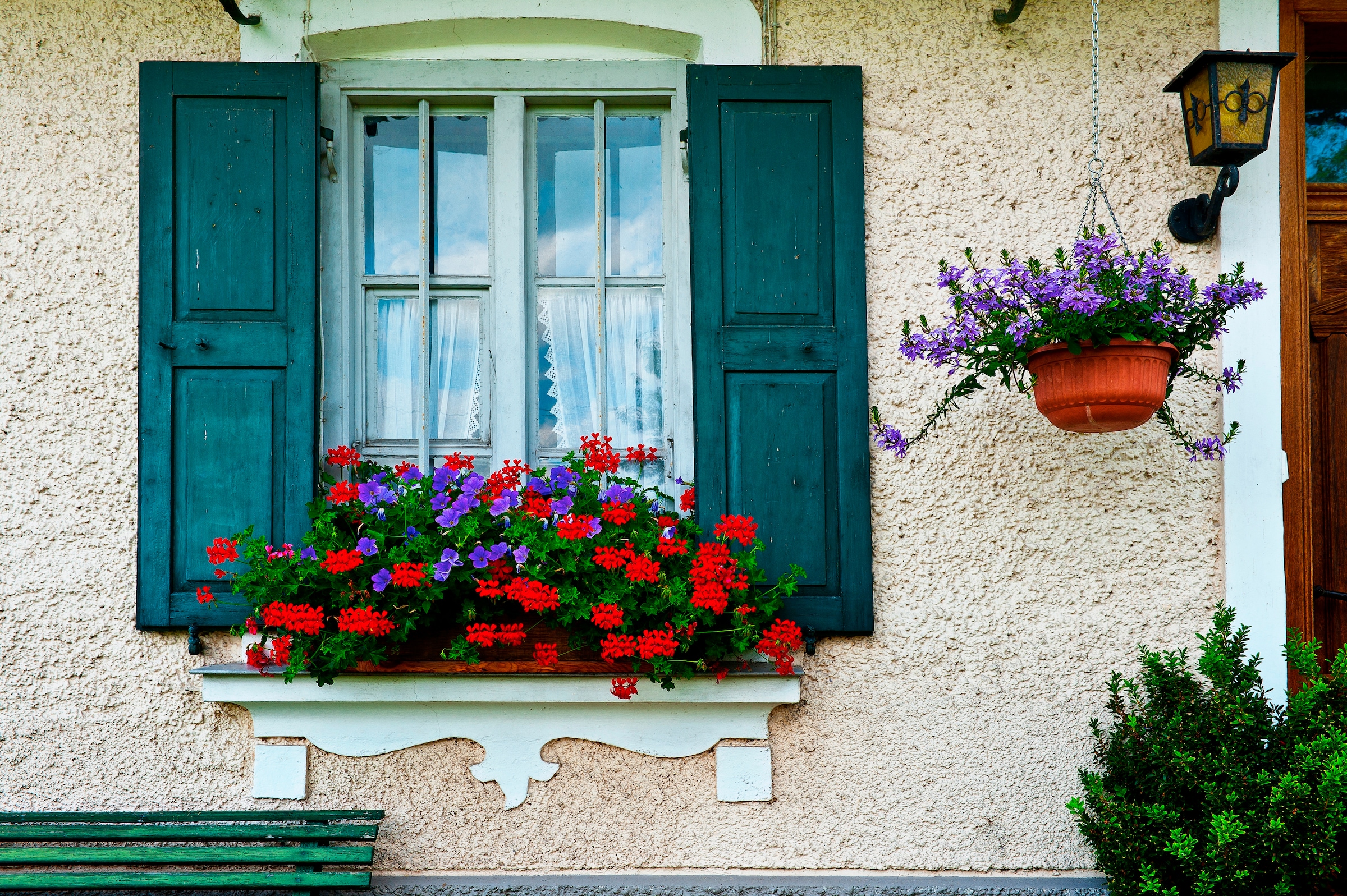 Image of Papermoon Fototapete "Bavarian Window" glatt